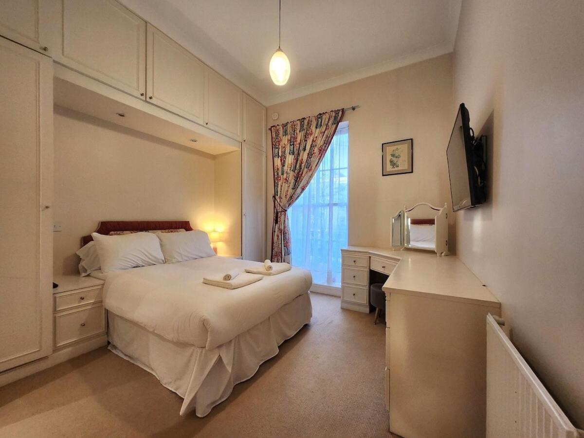 Elegant 2br Steps From Tube Apartment London