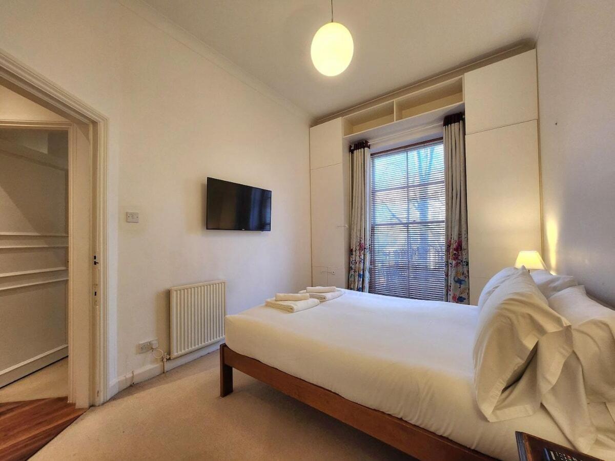 Elegant 2br Steps From Tube London