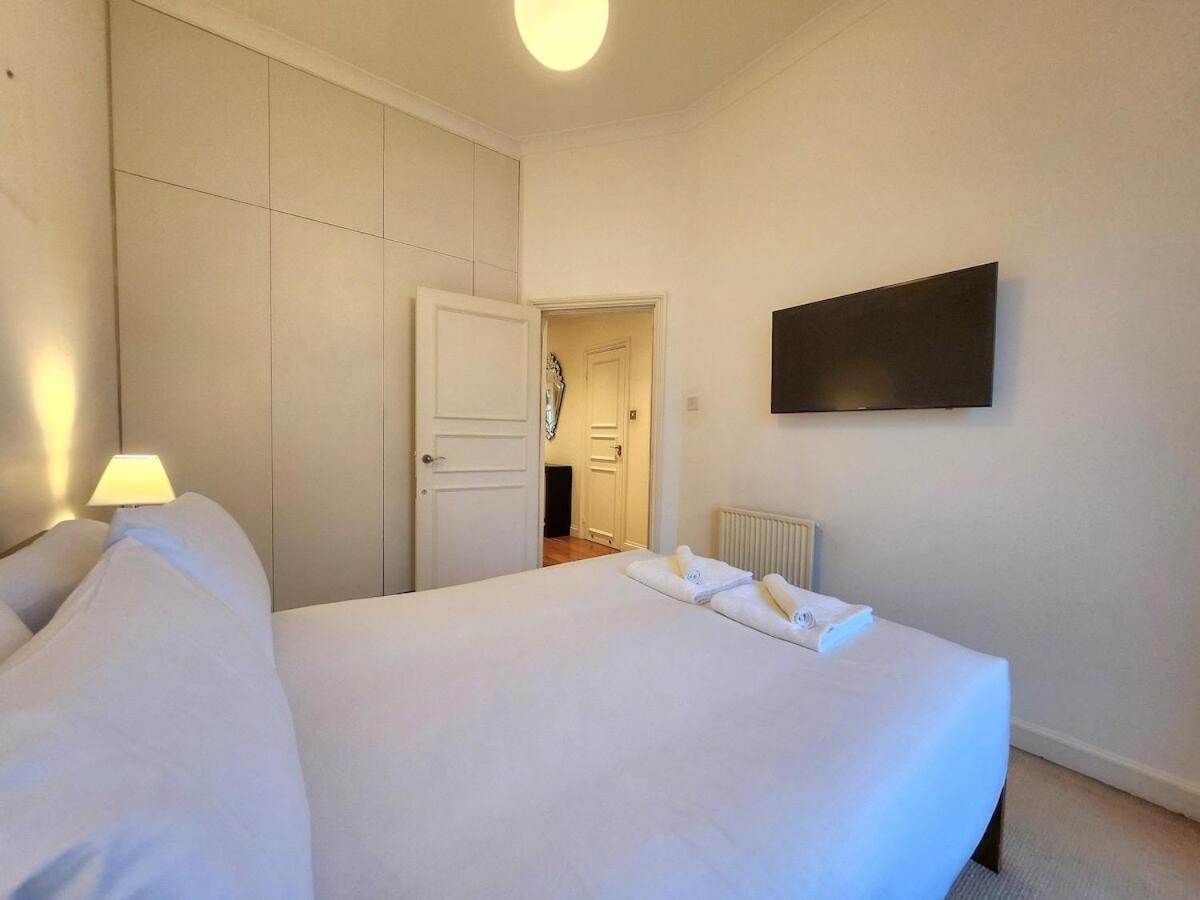 Elegant 2br Steps From Tube