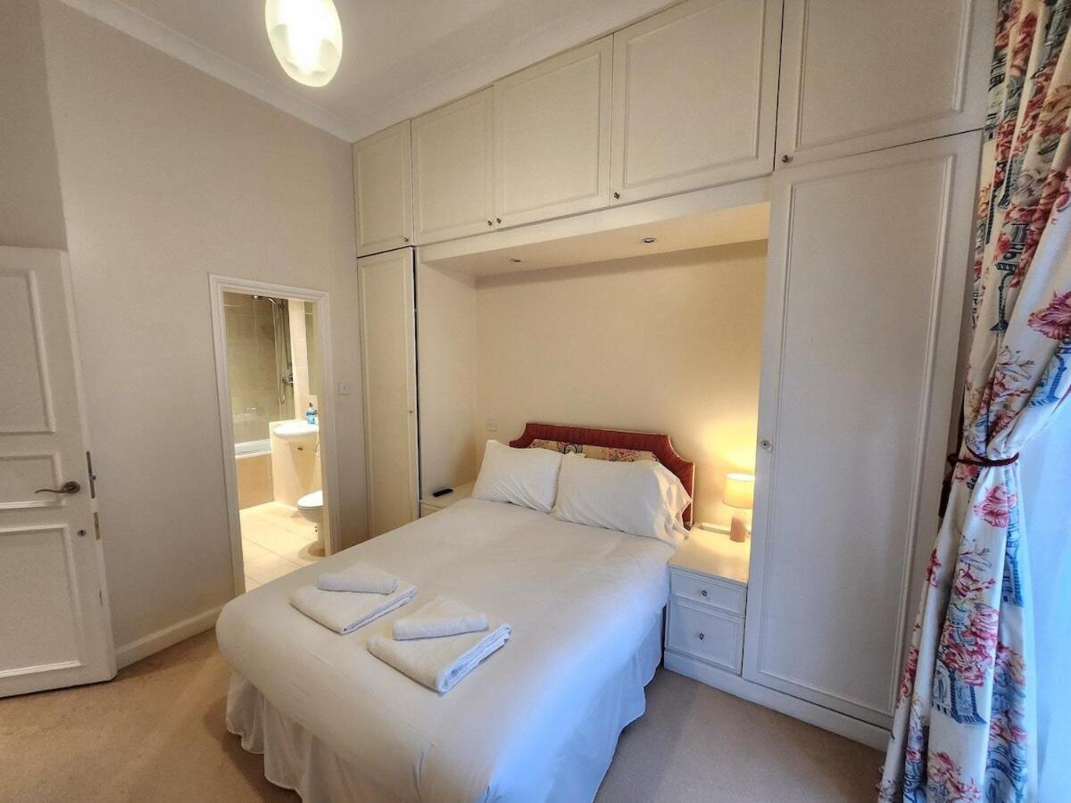 Elegant 2br Steps From Tube Apartment London