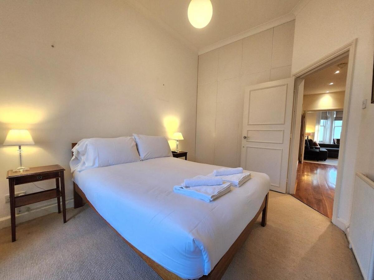 Apartment Elegant 2br Steps From Tube London