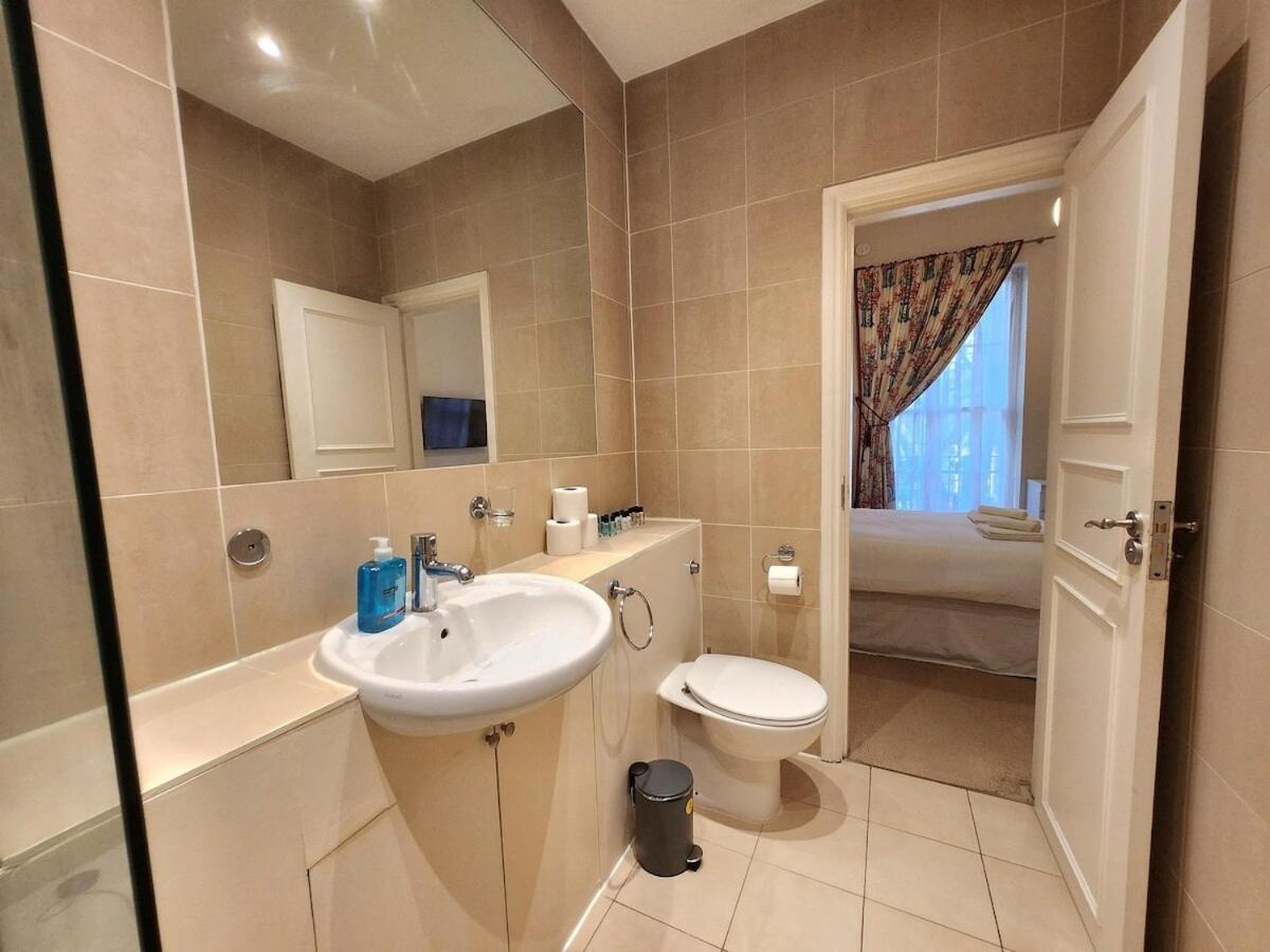 Elegant 2br Steps From Tube *