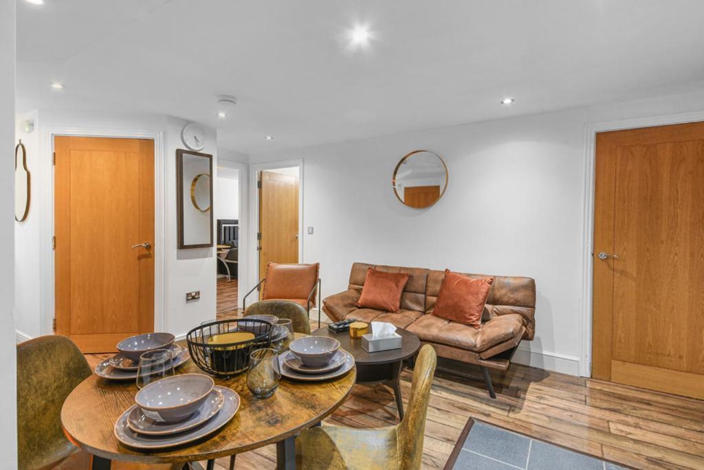 E15stratford 3bed 2bath Parking Apartment