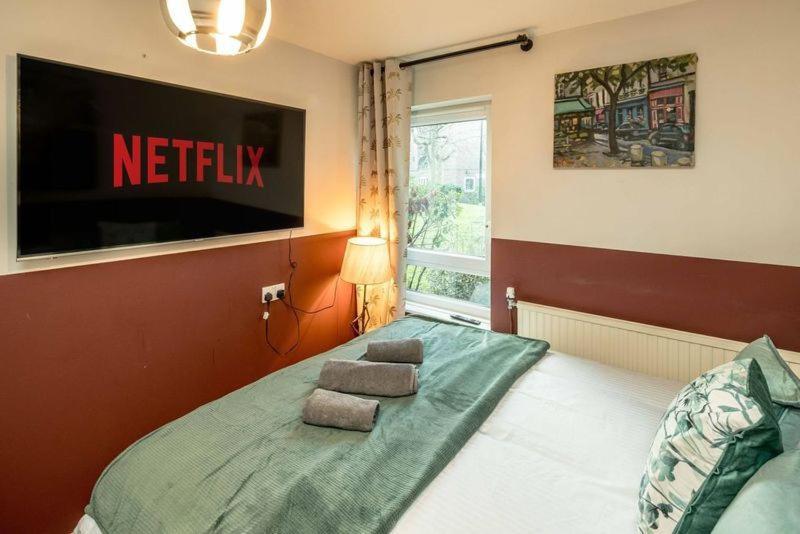 Apartment 20 Percent Off May- Mobilerate Offers-Genius Offers-Londonbridge City Apartment W Free Parking-Wifi-Sleeps 7-4Bd-Location-Family!