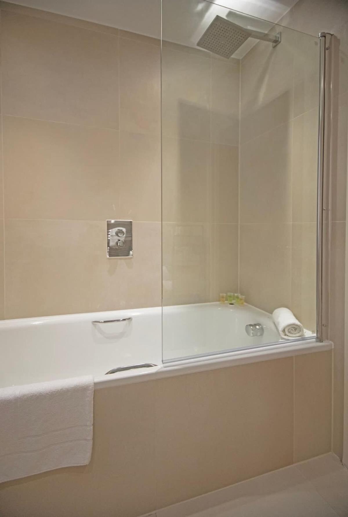 Westminster Two Bed One Bath Sleeps 5 Apartment *
