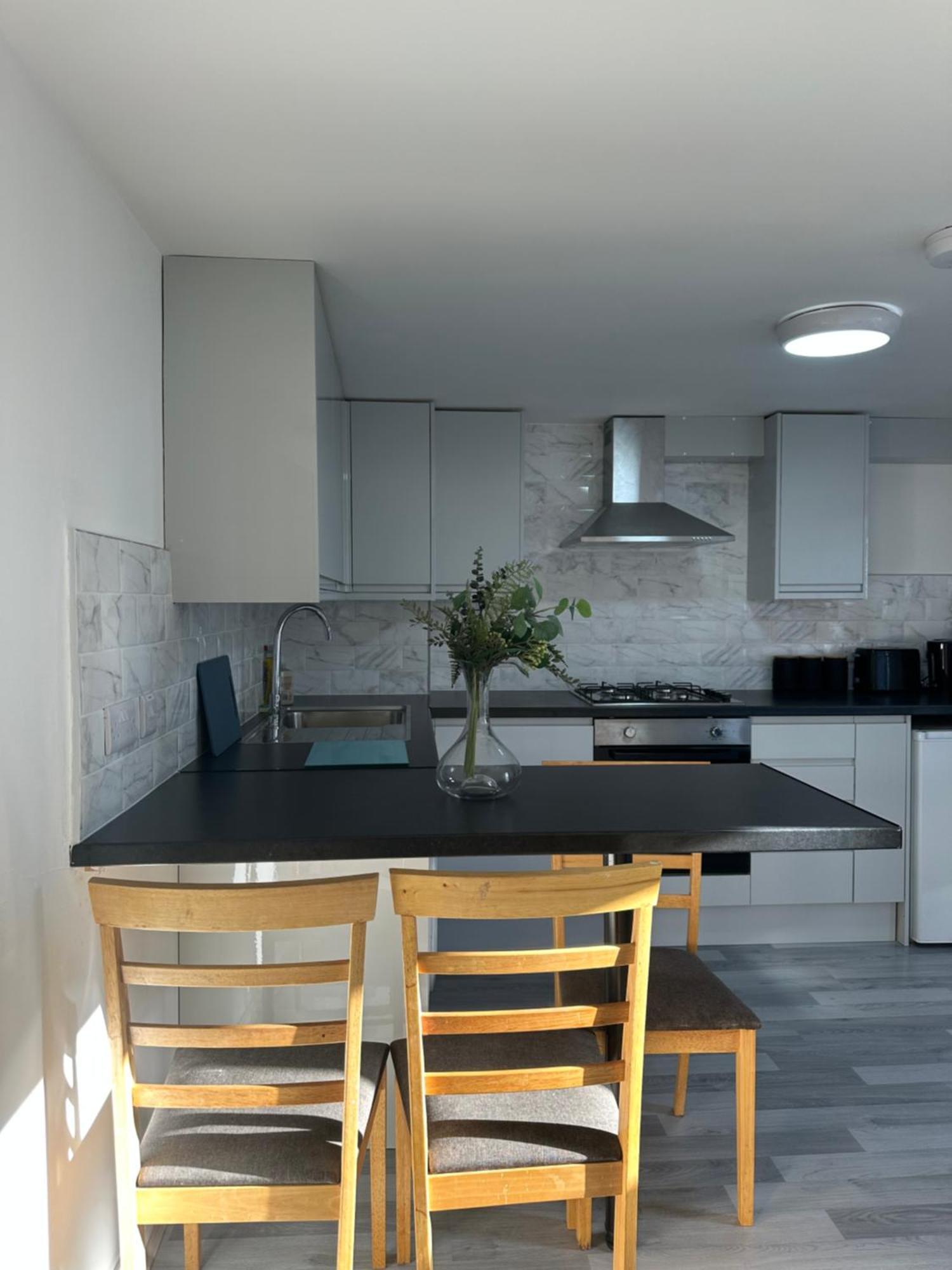 Apartment Luxury 2 Bedroom In *