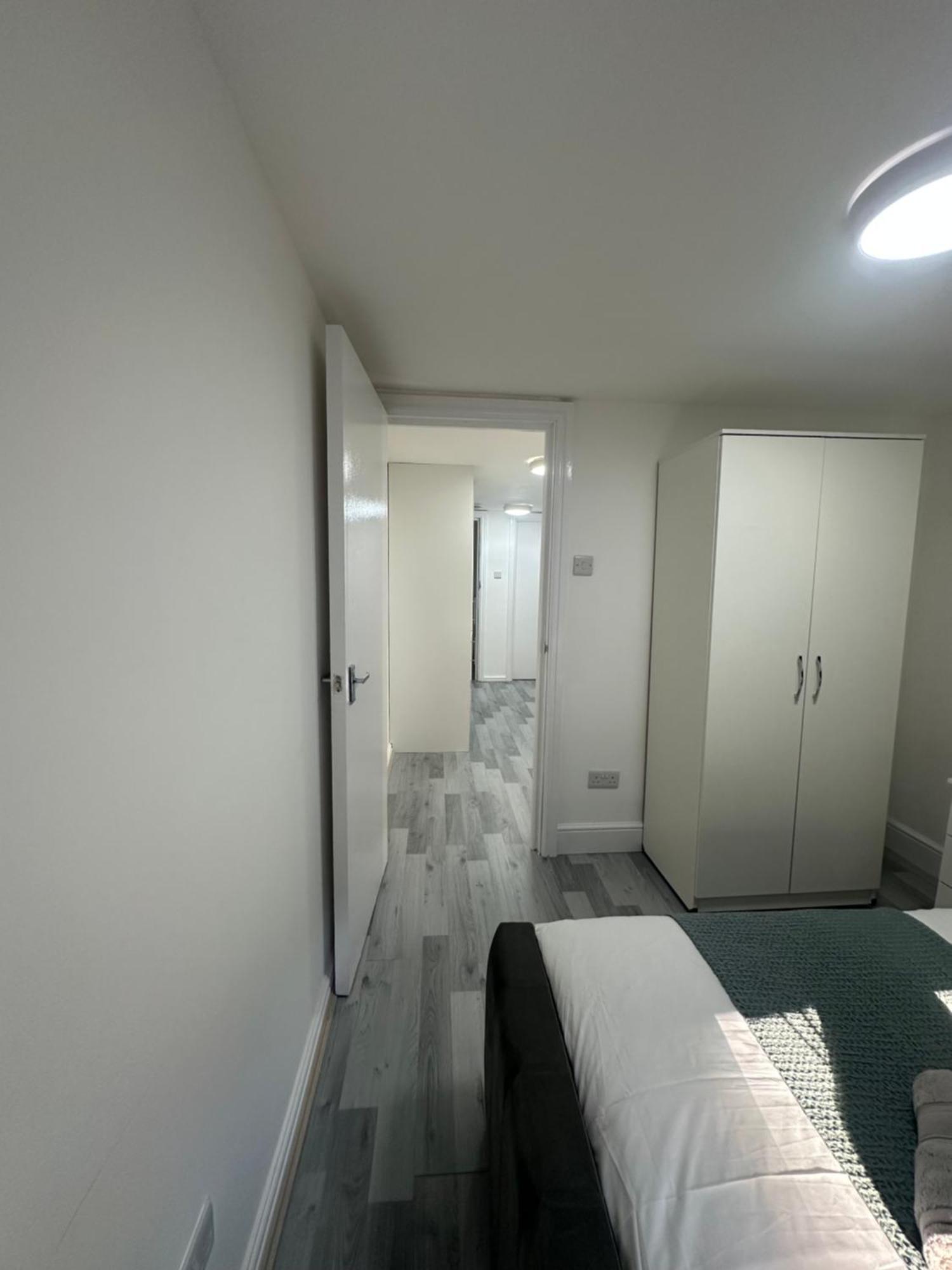 Luxury 2 Bedroom In Apartment *