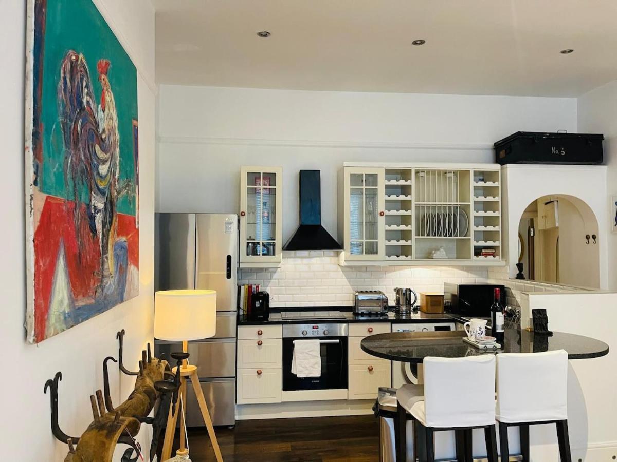 Beautiful Two Bedroom Flat In Kensington Londres