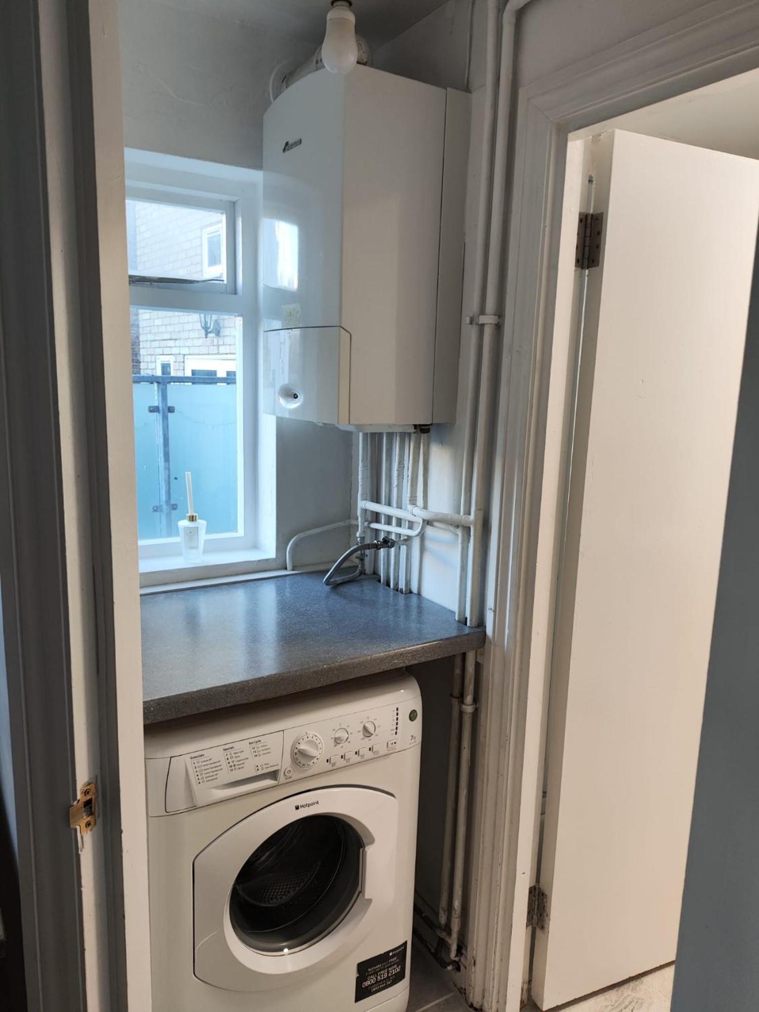 2-br In London, Ideal Location! Apartment