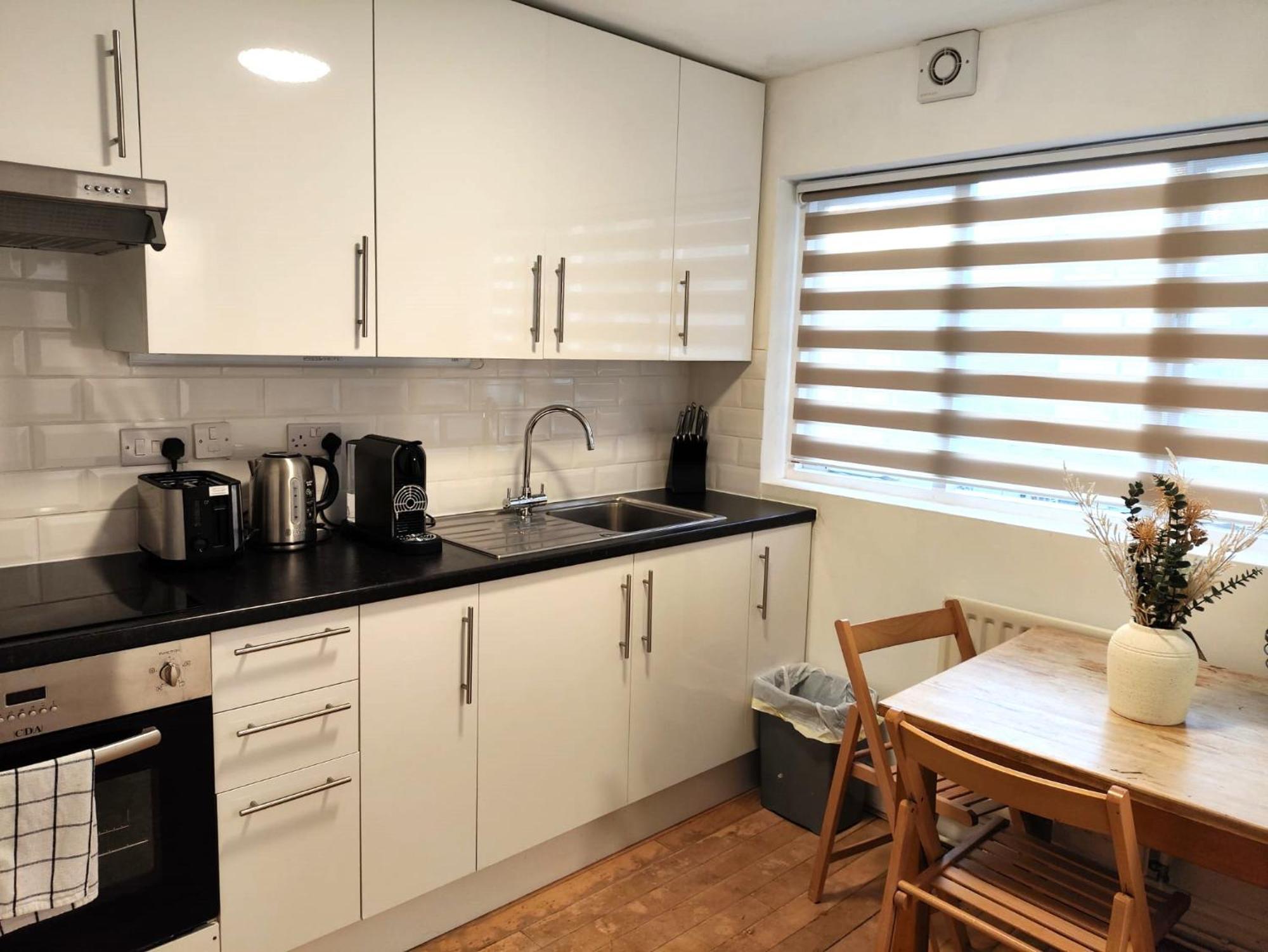 Apartment 2-br In London, Ideal Location! *