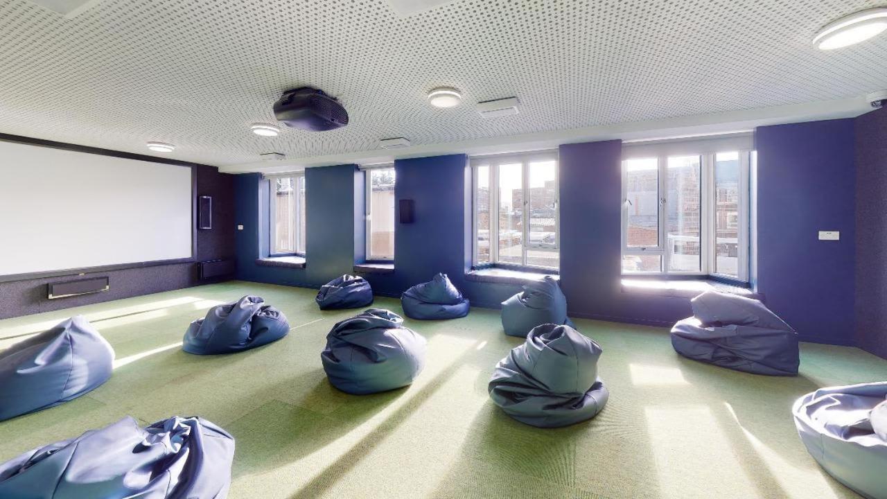 For Student Only Cosy In East Court At Apartment