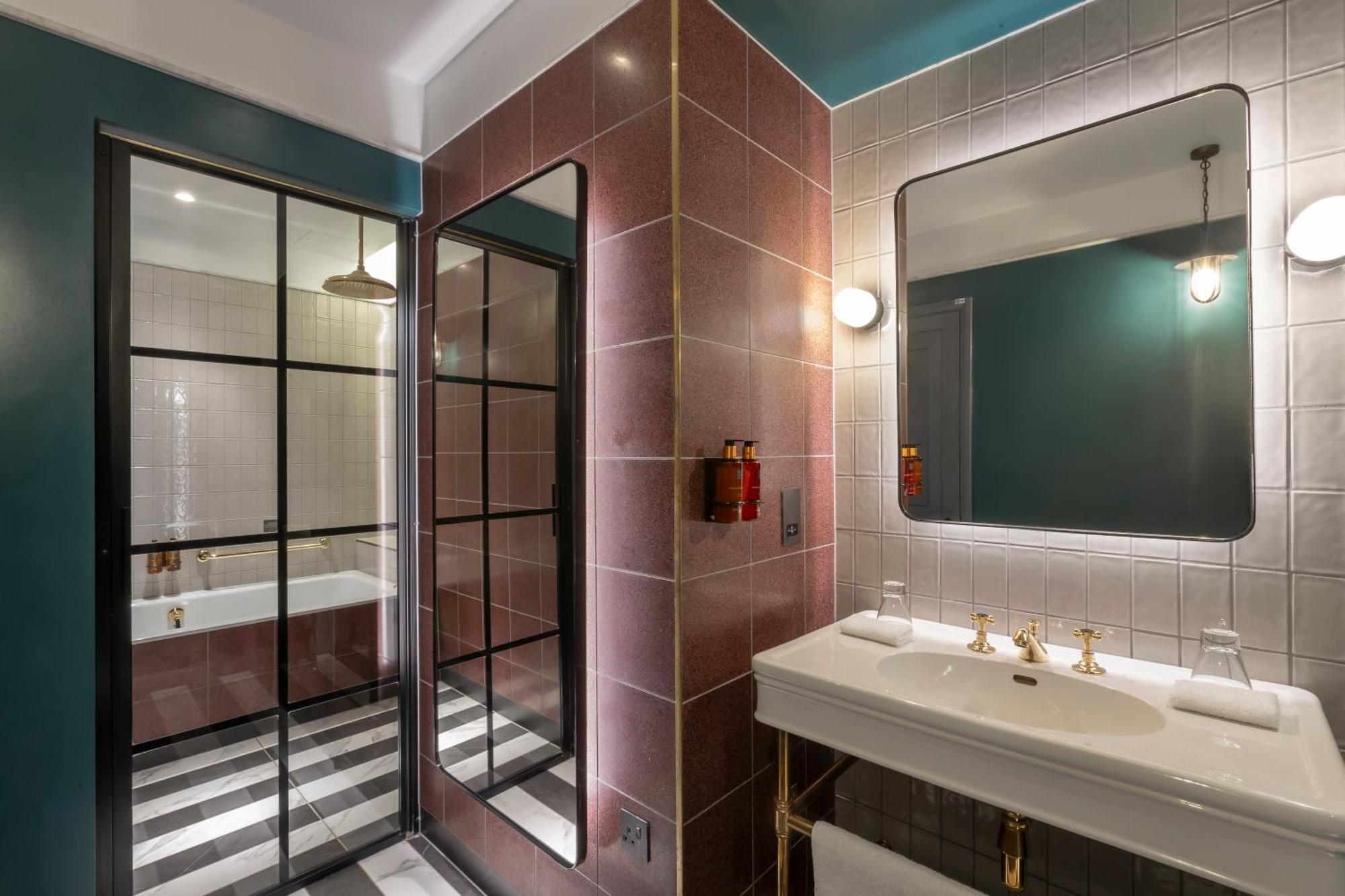 Clayton Of 4* Londres