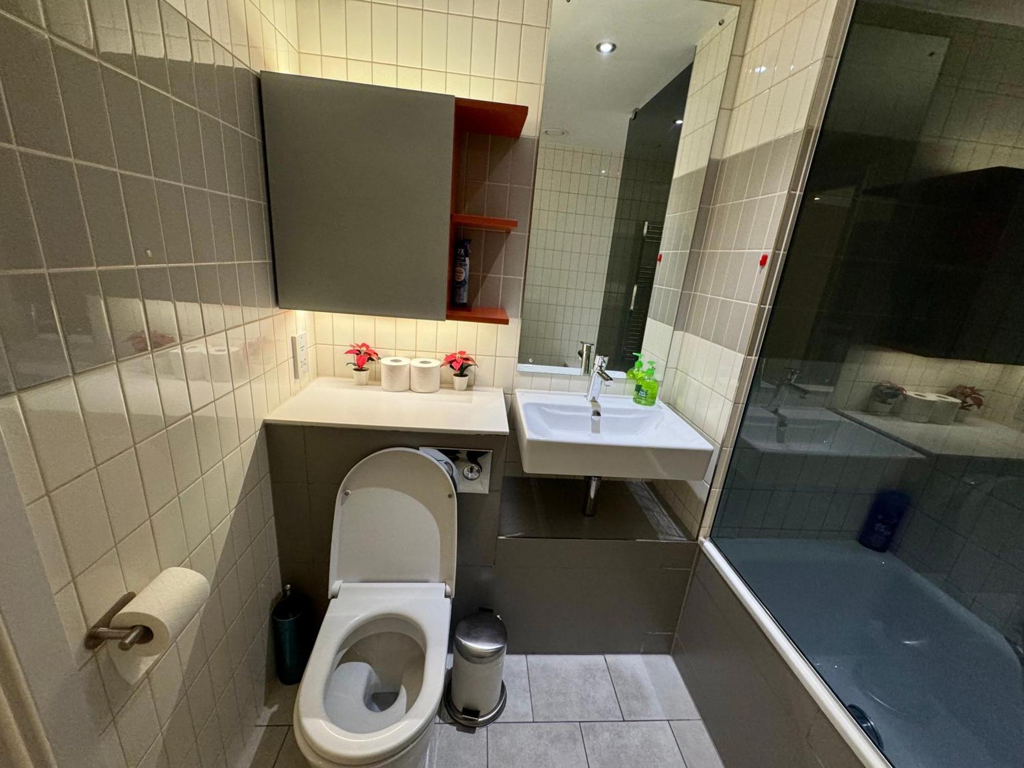 Excel Cosy With Balcony & River View Close To O2 Arena, Cable Car, Hall *
