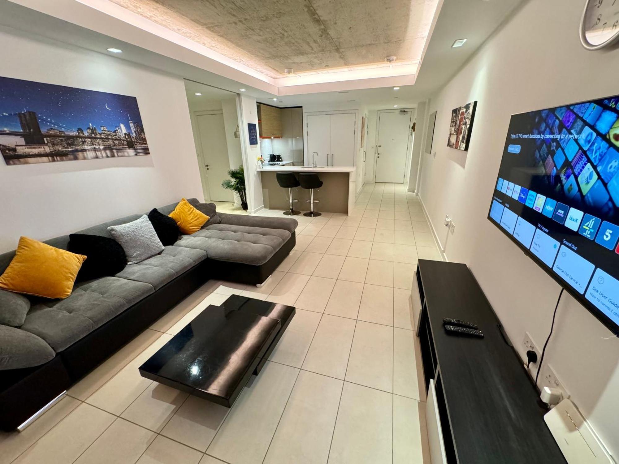 Excel Cosy With Balcony & River View Close To O2 Arena, Cable Car, Hall