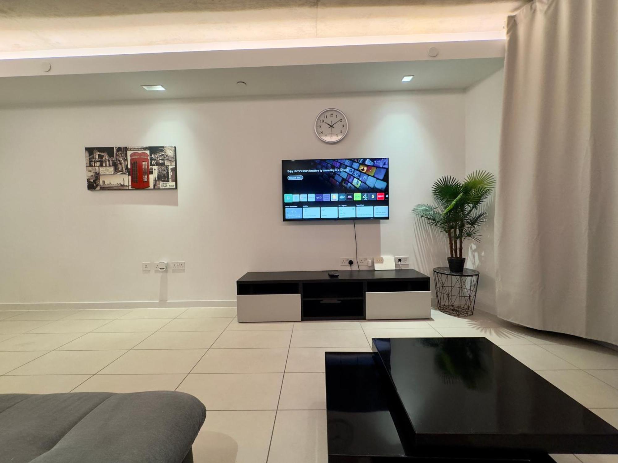 Apartment Excel Cosy With Balcony & River View Close To O2 Arena, Cable Car, Hall *
