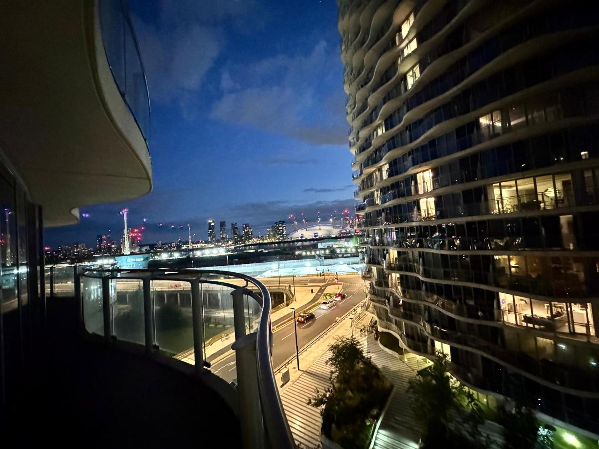 Excel Cosy With Balcony & River View Close To O2 Arena, Cable Car, Hall Apartment London