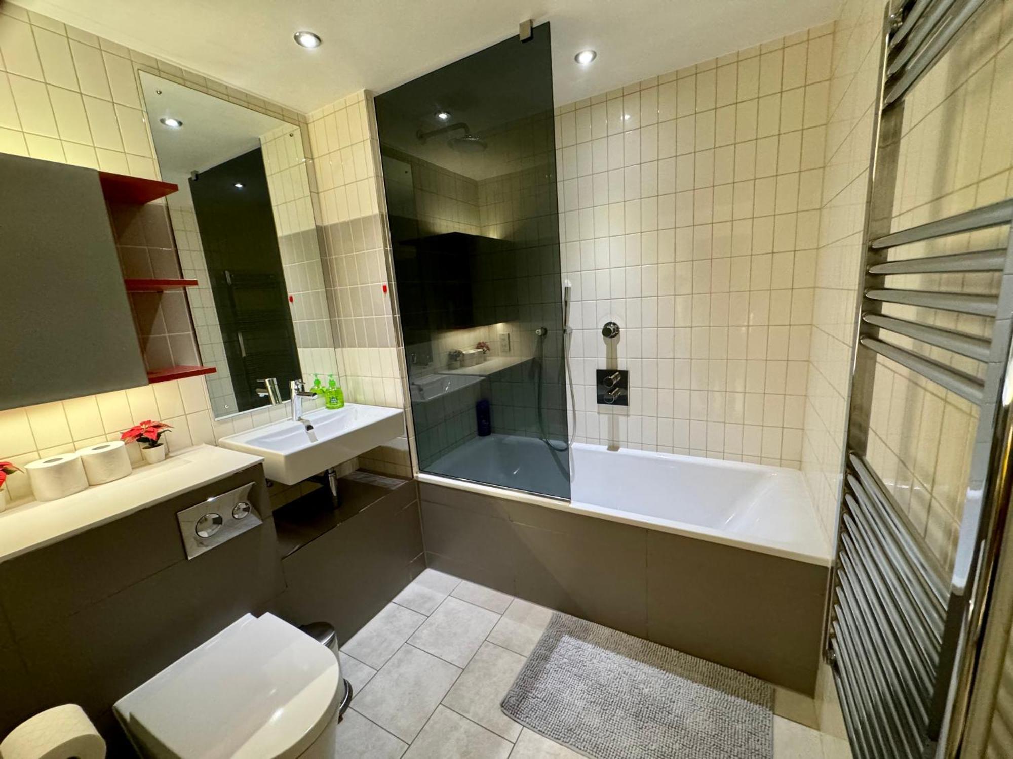 Excel Cosy With Balcony & River View Close To O2 Arena, Cable Car, Hall *