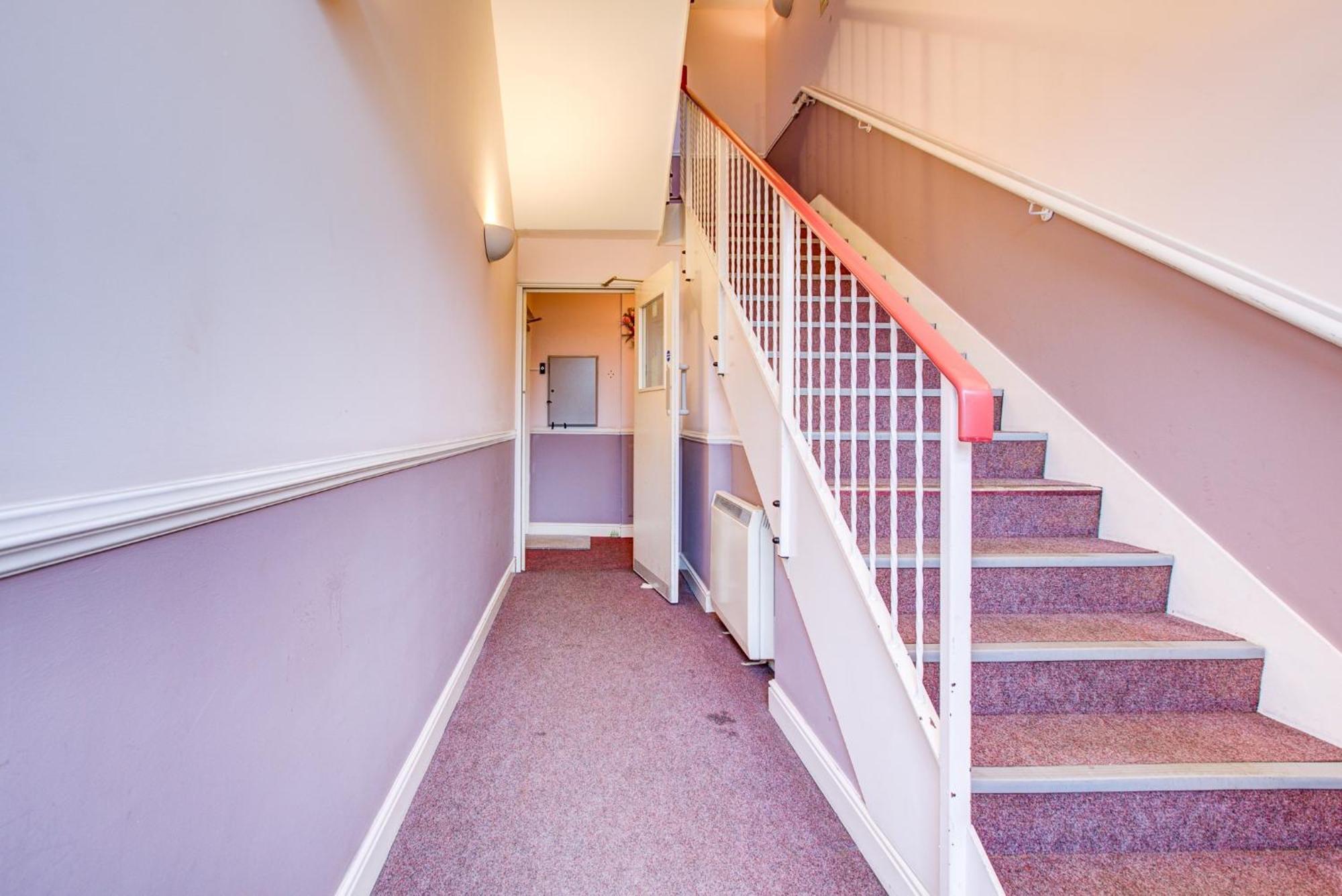 Spacious 2-bed Family With Pets Welcome Apartment