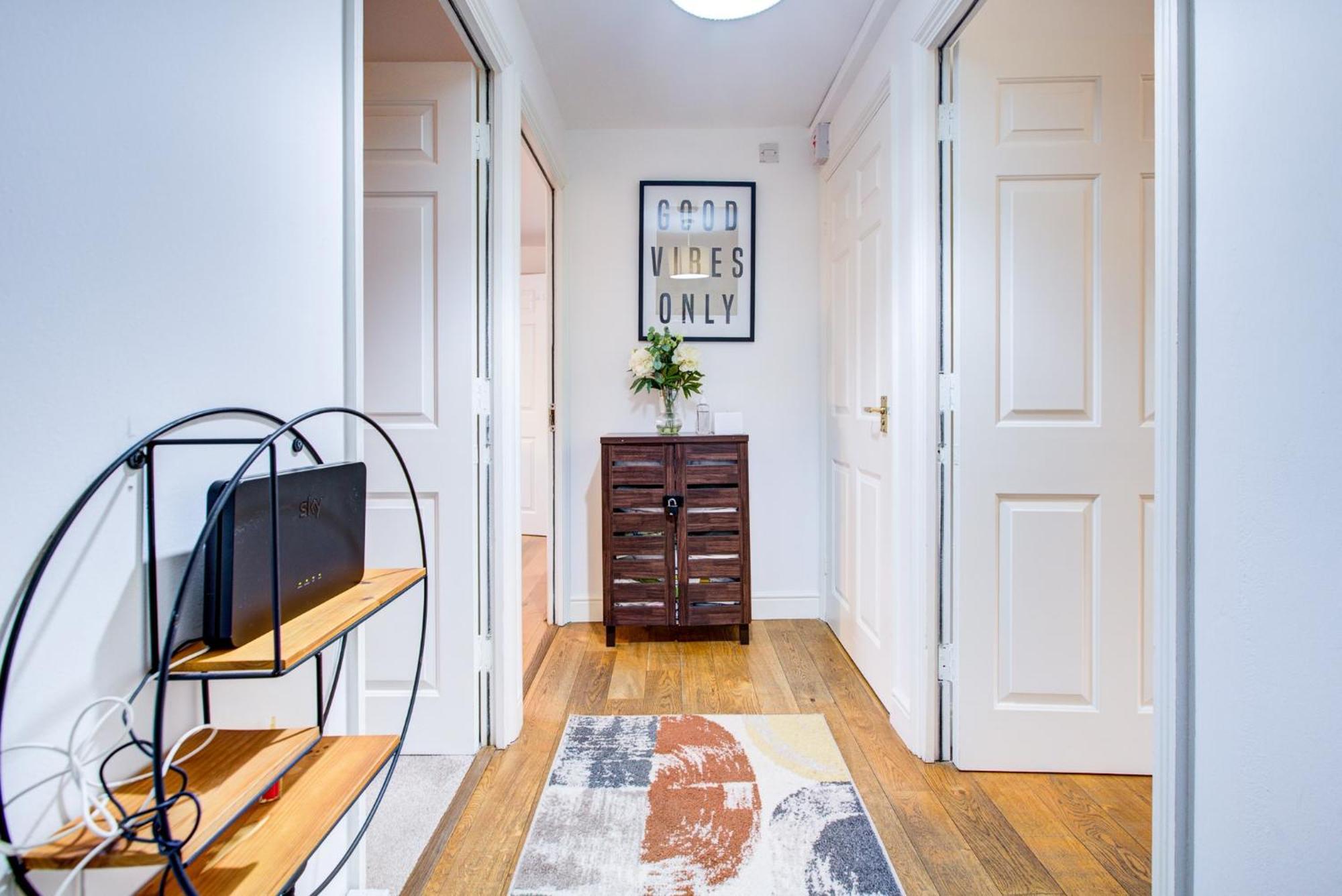 Spacious 2-bed Family With Pets Welcome Apartment London
