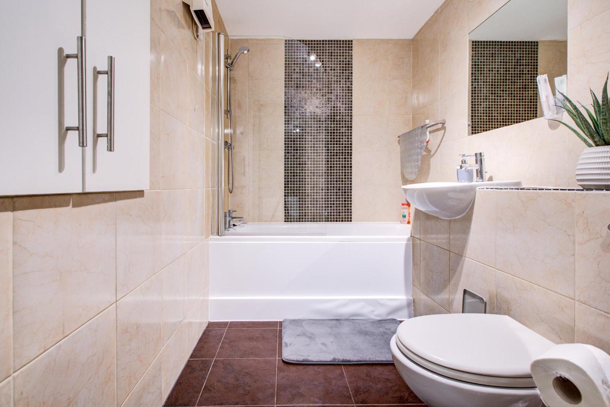 Spacious 2-bed Family With Pets Welcome Apartment London