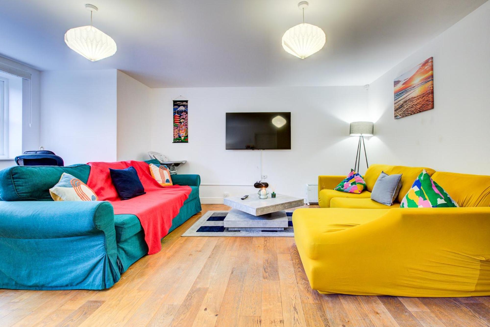 Spacious 2-bed Family With Pets Welcome Apartment *