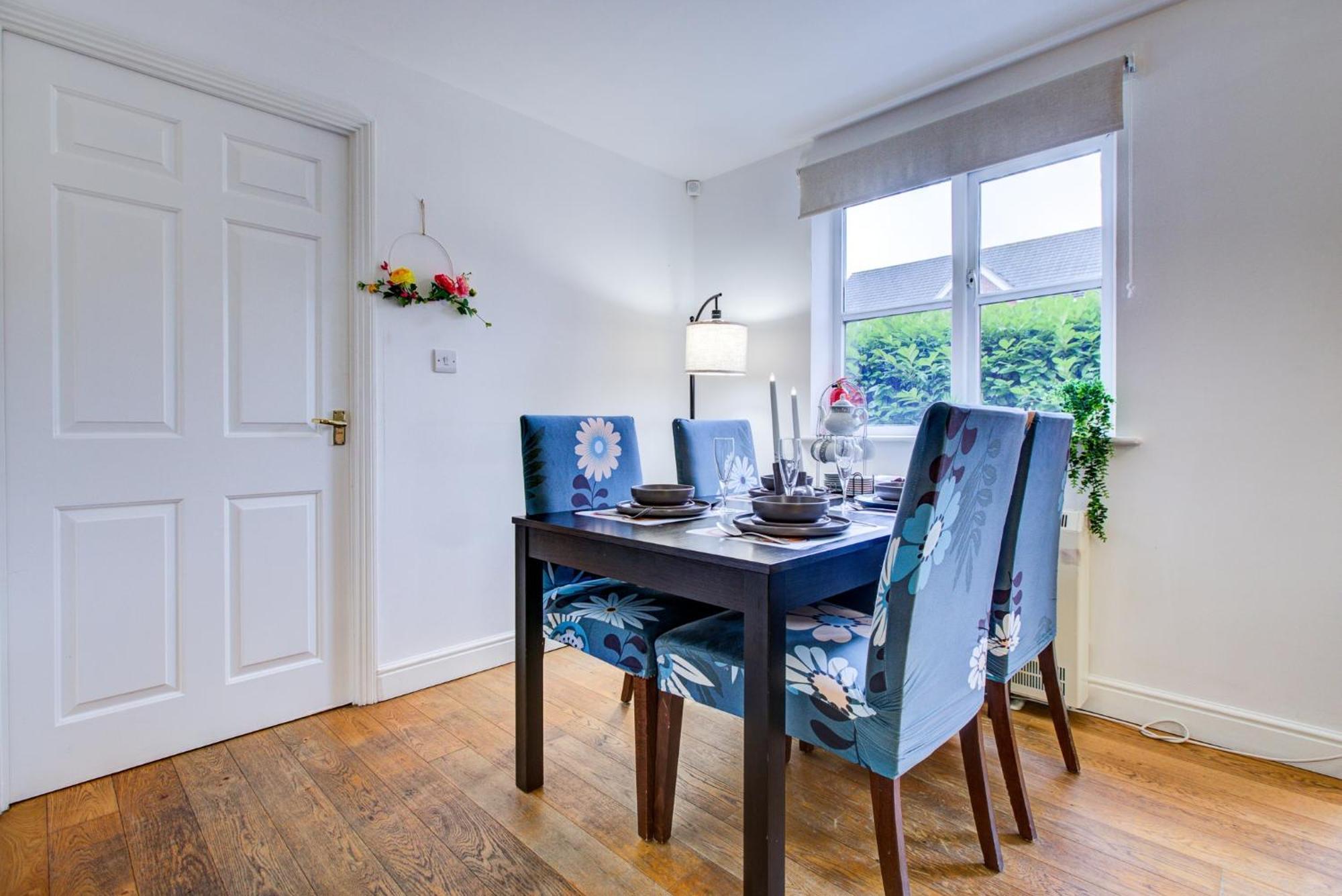 Apartment Spacious 2-bed Family With Pets Welcome London