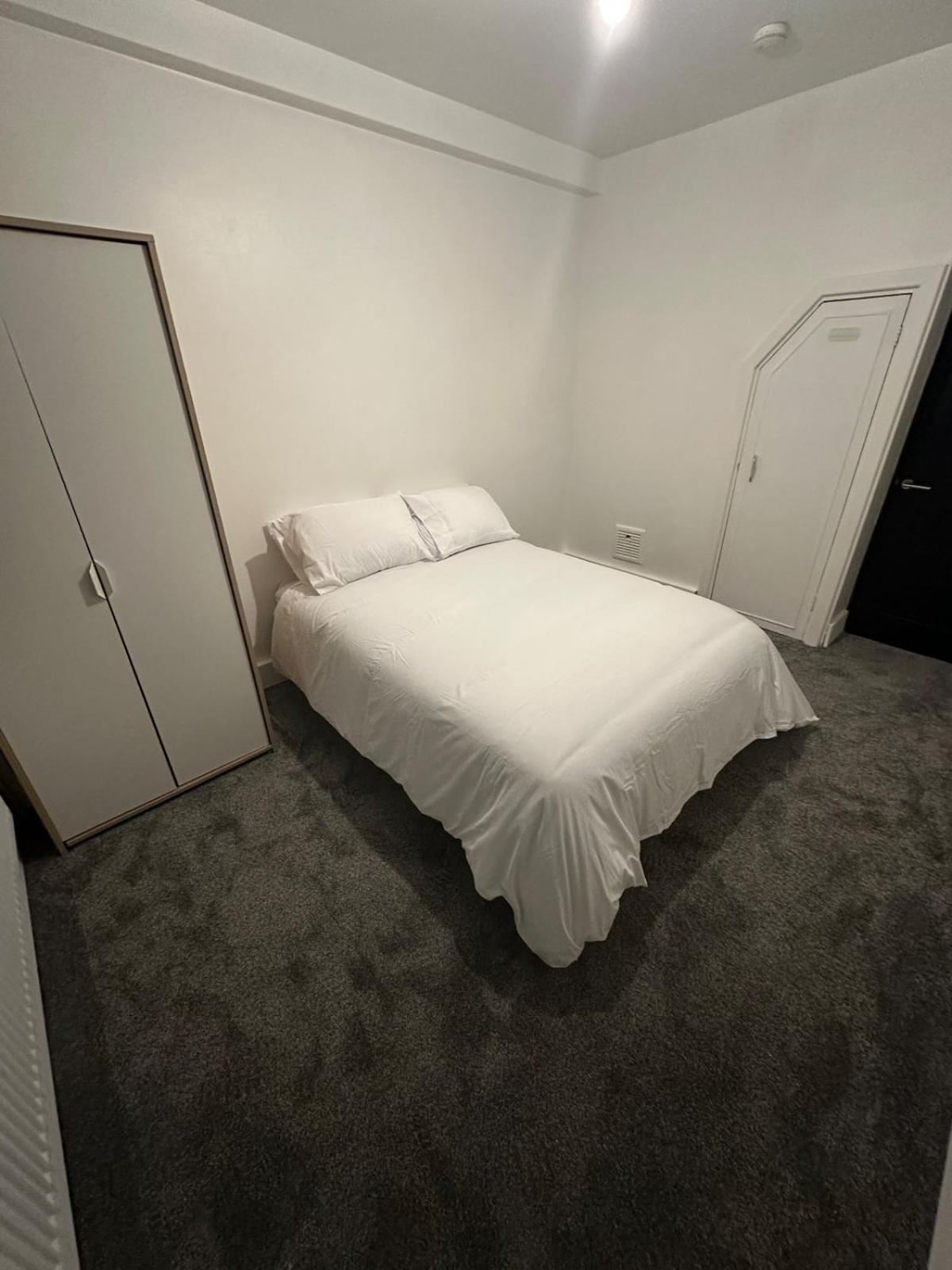2 Bedroom Flat By Bridge & The Shard London