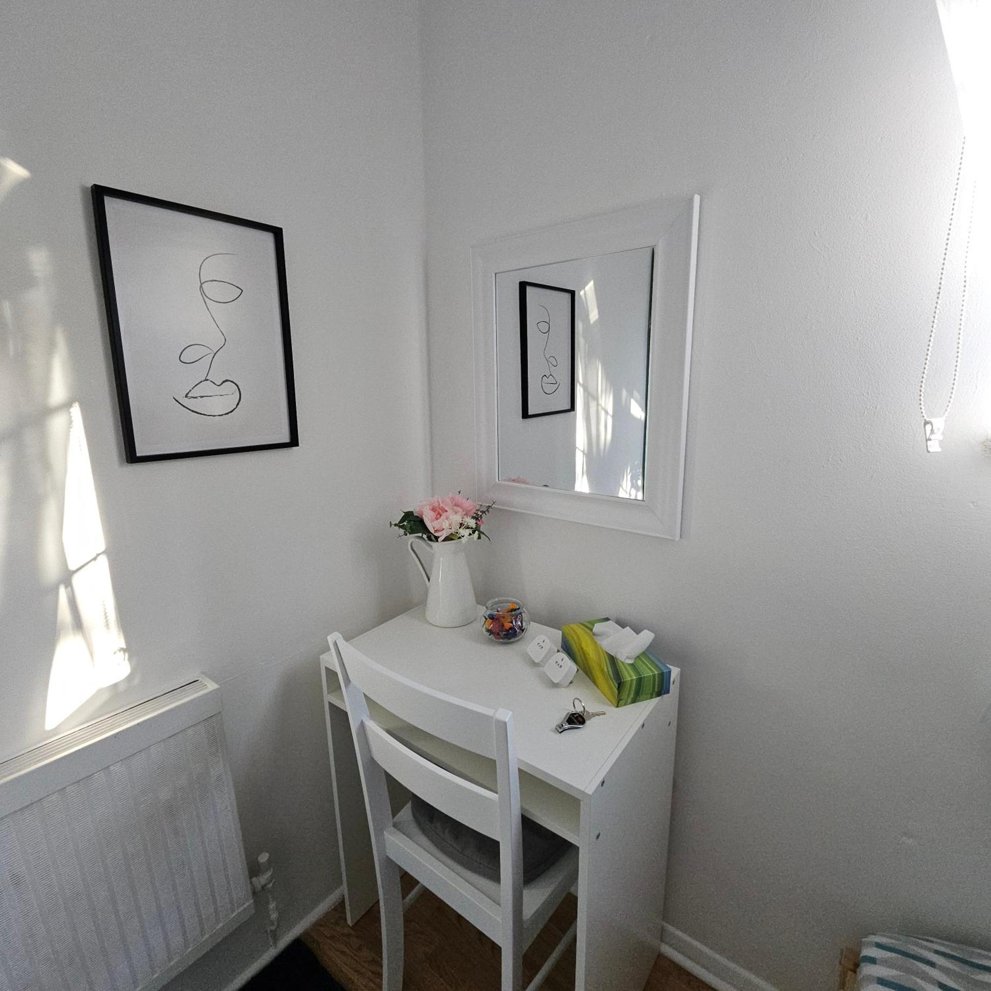 Guest house Modern Spacious 10 Minutes From Eye *