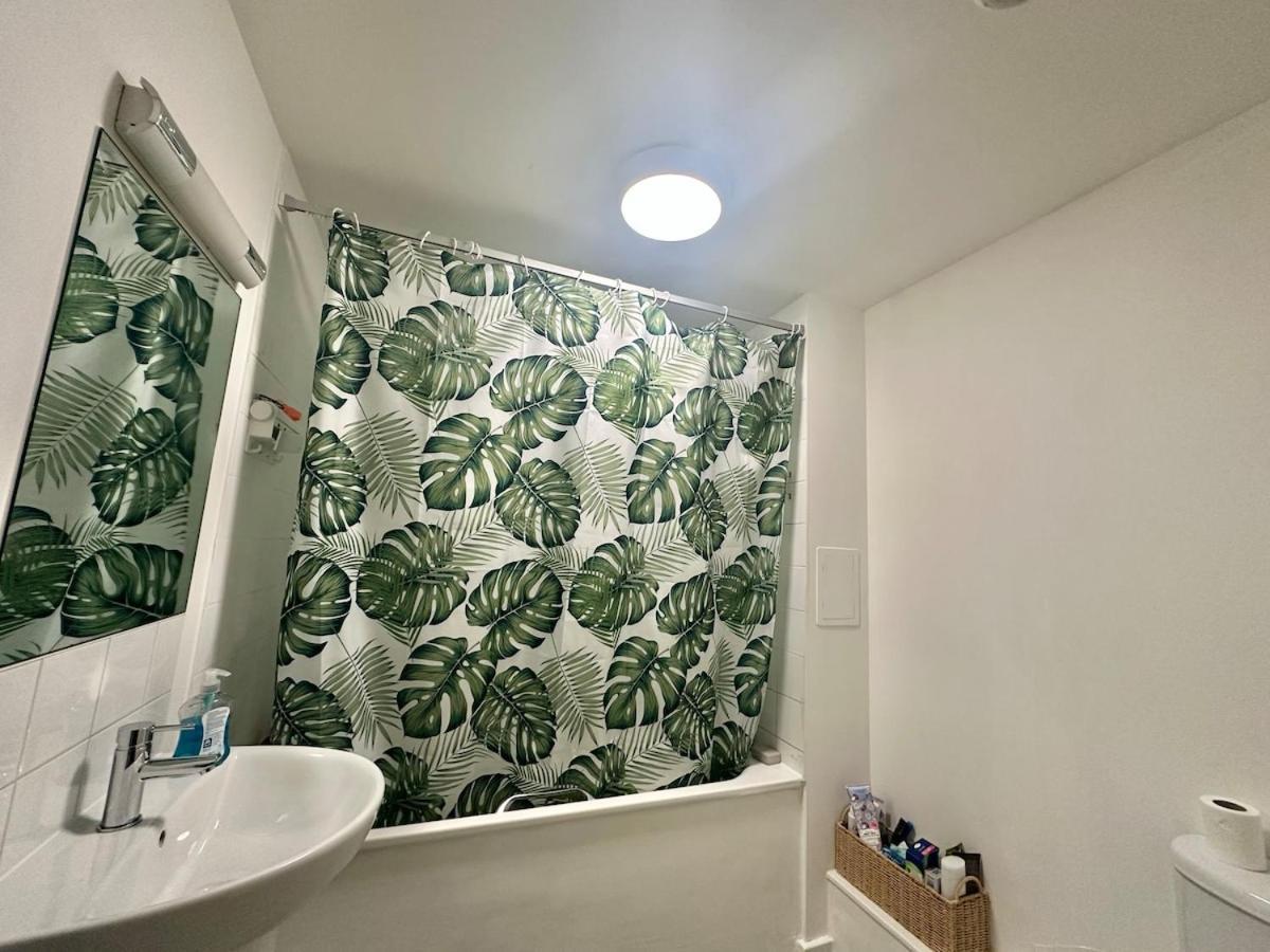 Double In Shared Apartment London