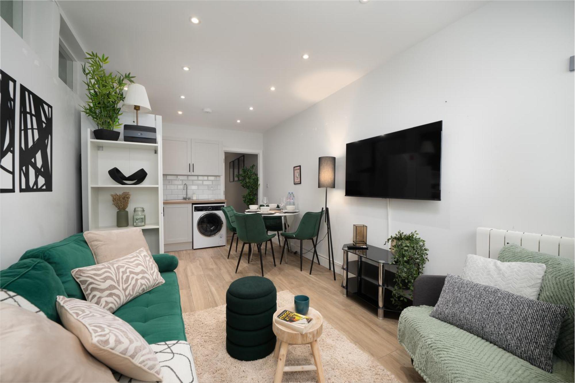 Apartment Stylish And Modern 2 Bedroom Flat, Finsbury Park, Sleeps Up To 6 Guests 3 Double Beds, Near Emirates Stadium *