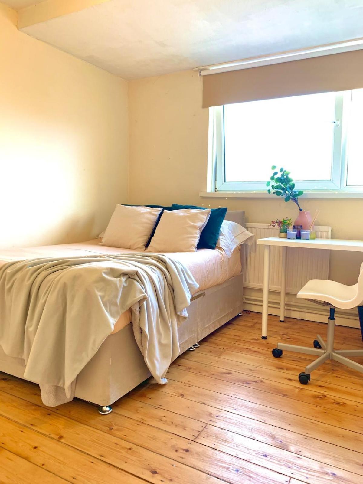 Holiday home Colourful 4 Bedroom - Mile End - Central, Hammersmith & And District Lines