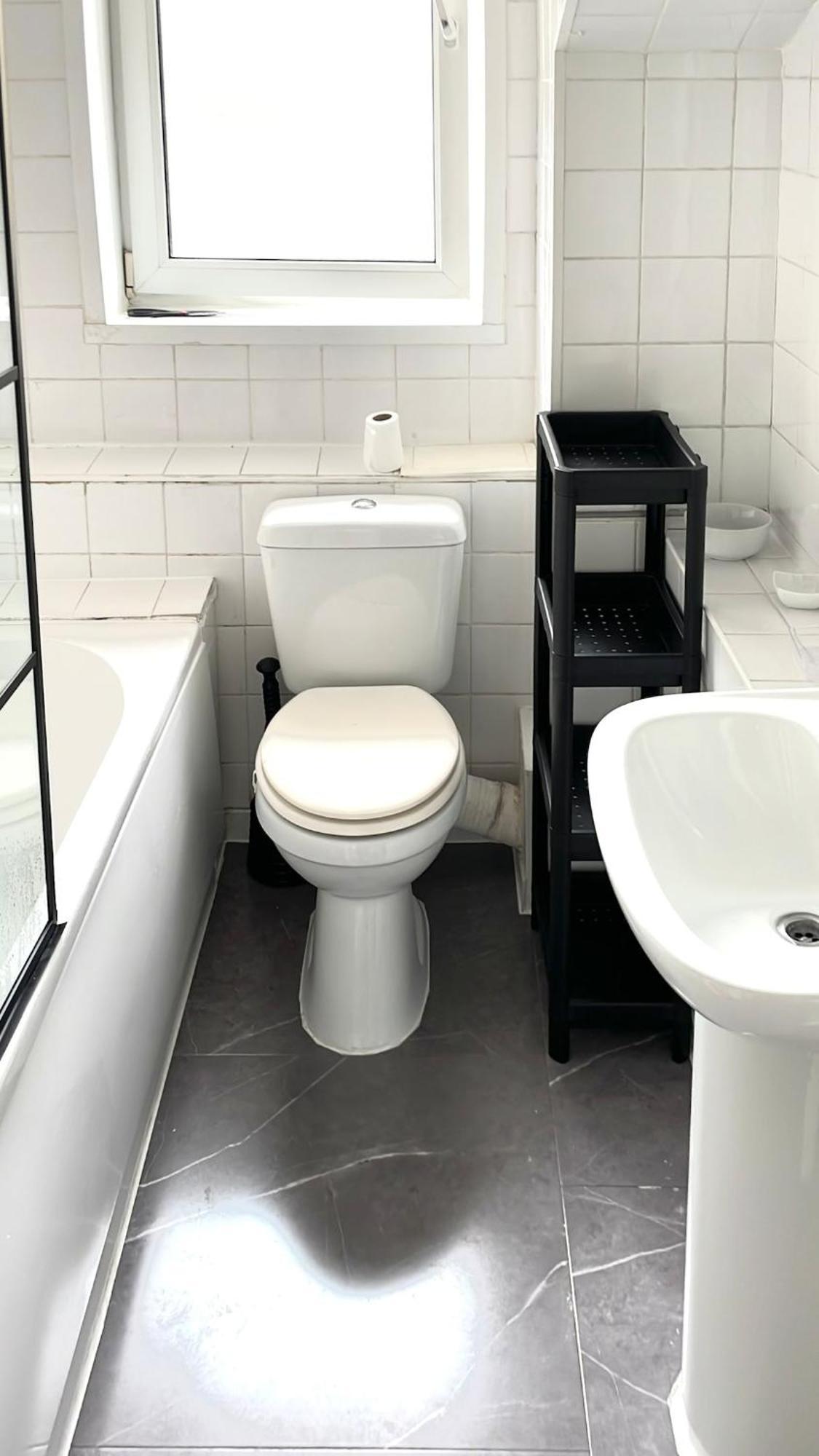 Colourful 4 Bedroom - Mile End - Central, Hammersmith & And District Lines Holiday home *
