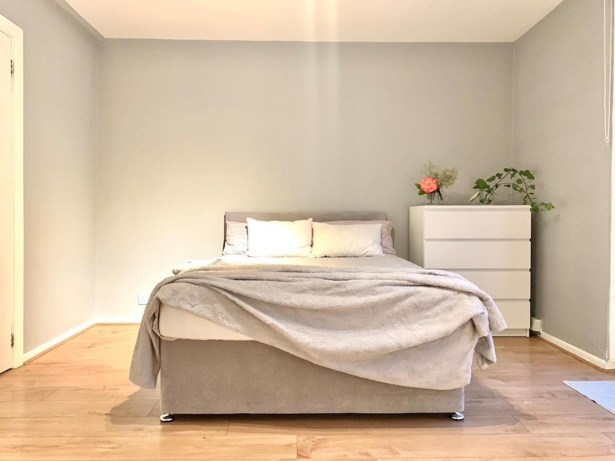Holiday home Colourful 4 Bedroom - Mile End - Central, Hammersmith & And District Lines *