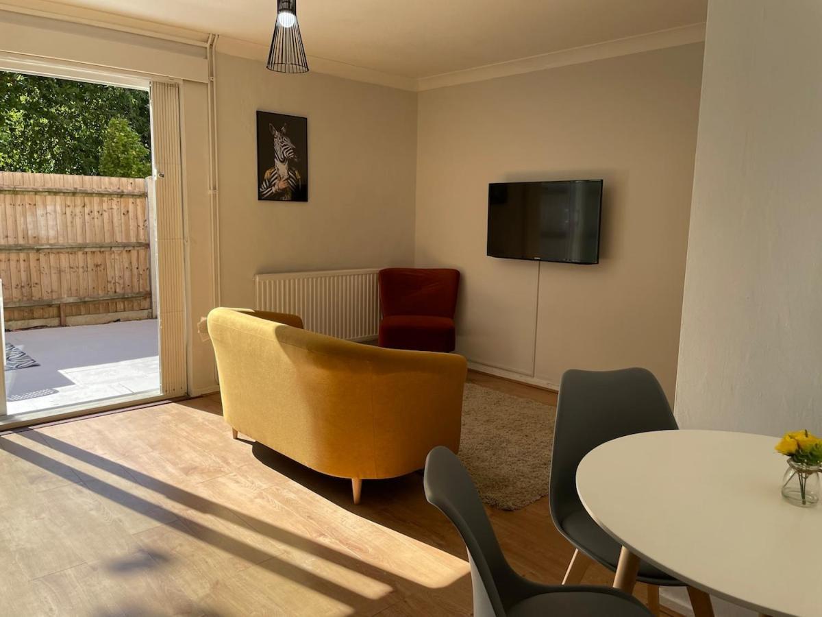 Colourful 4 Bedroom - Mile End - Central, Hammersmith & And District Lines Holiday home London