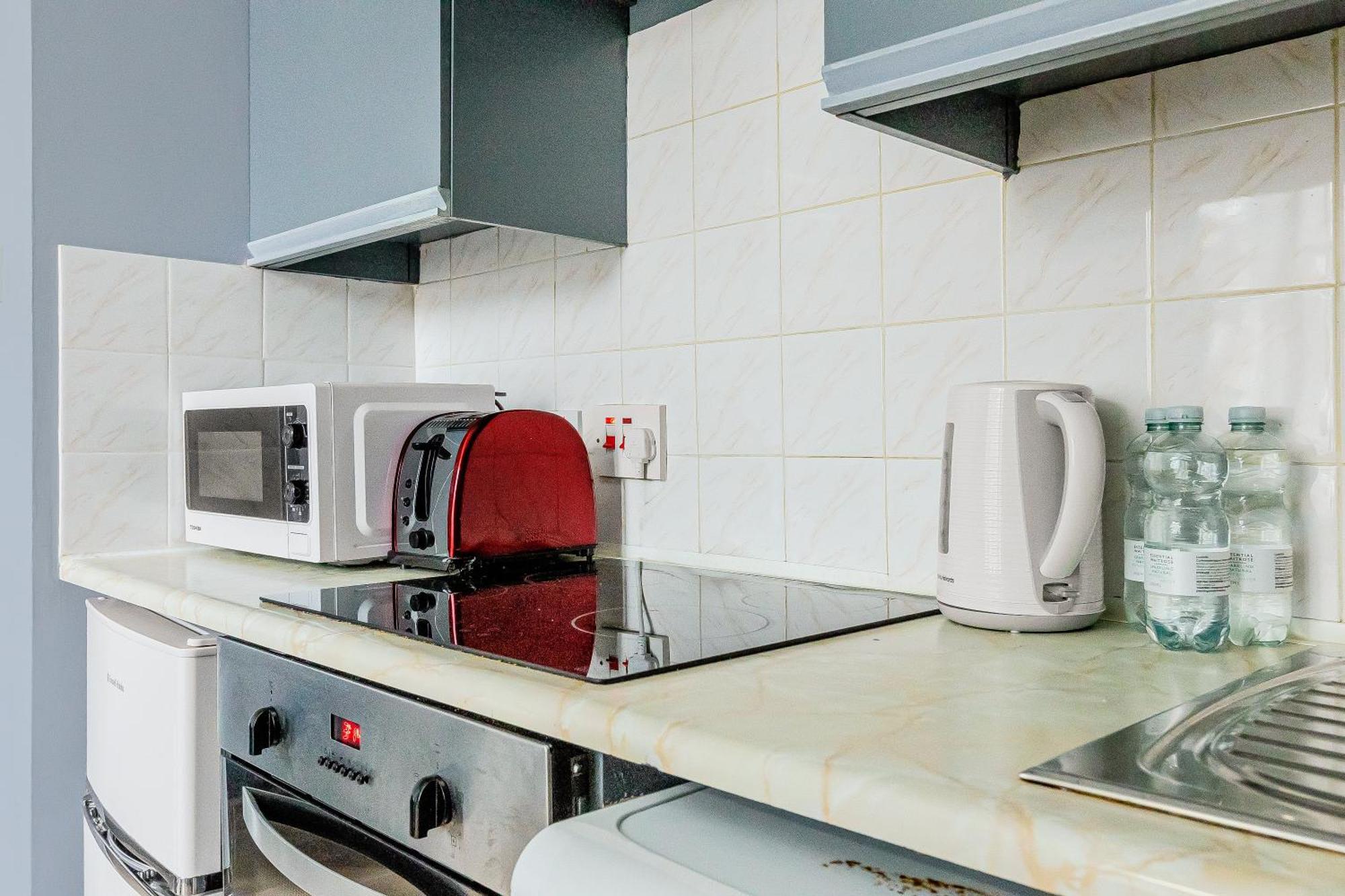 Couple's Getaway 1bdr Near Holland Park Apartment