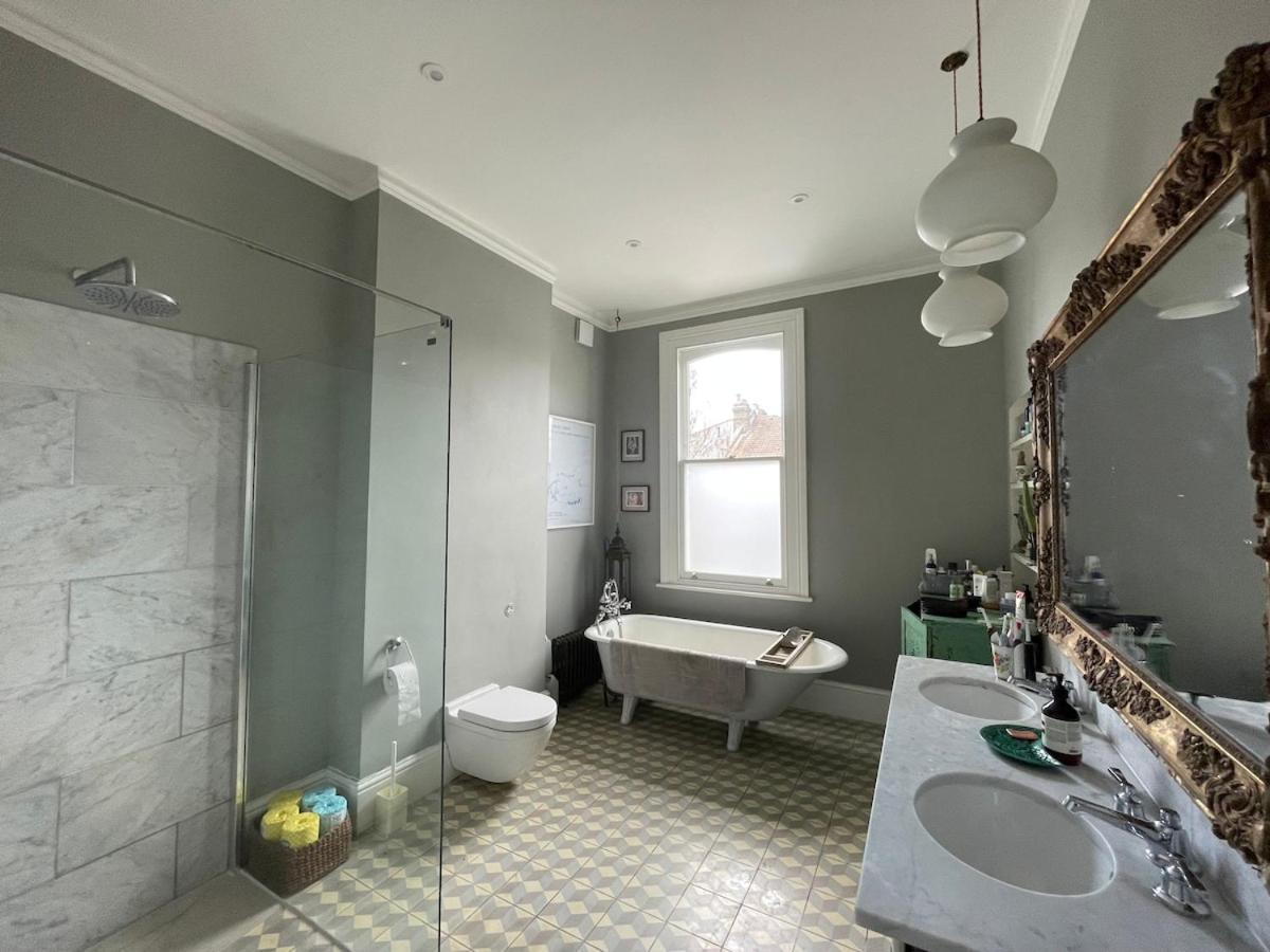 Large Five Bed Victorian Family House With Large Garden Pousada *