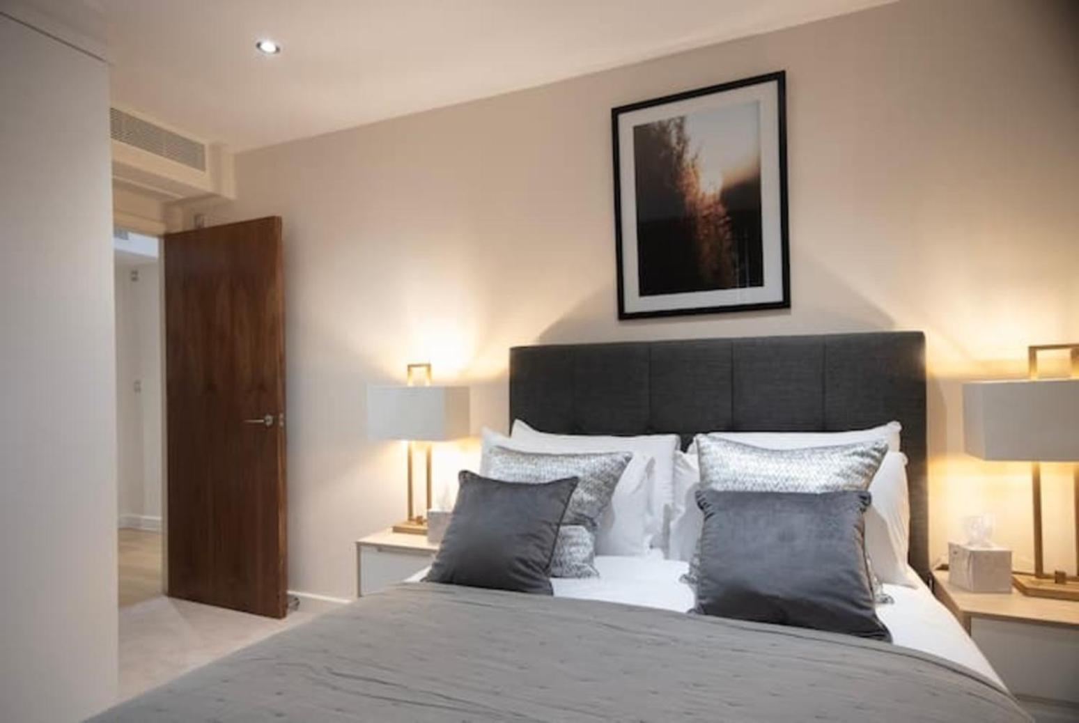Westminster Two Bed One Bath Sleeps 5 Apartment
