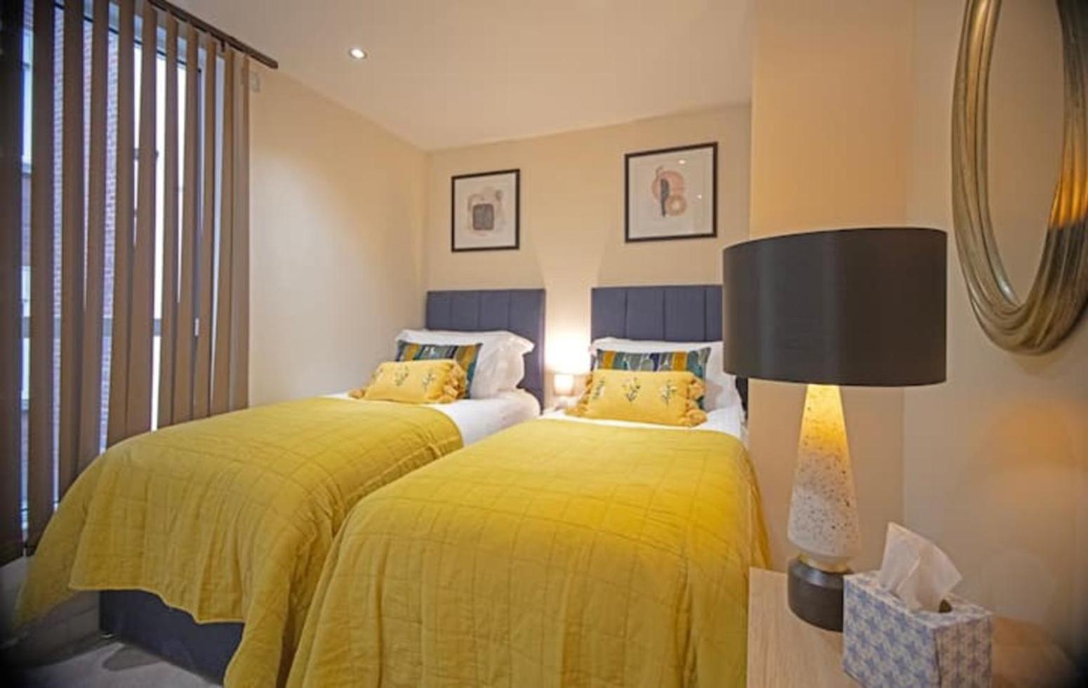 Westminster Two Bed One Bath Sleeps 5 London