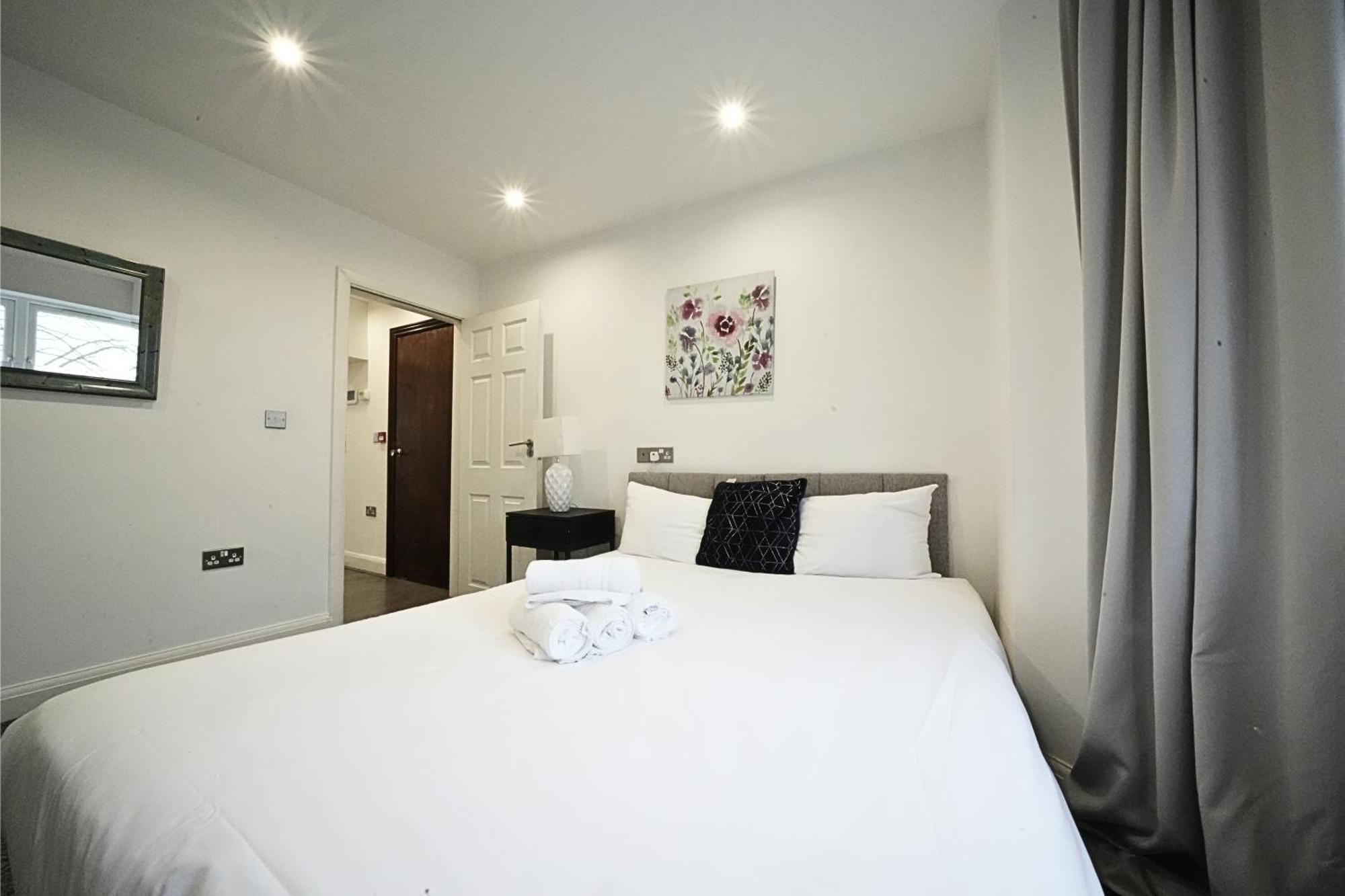 Apartment Hatton Apartments: Airport-adjacent With Free Parking And Underground Access *