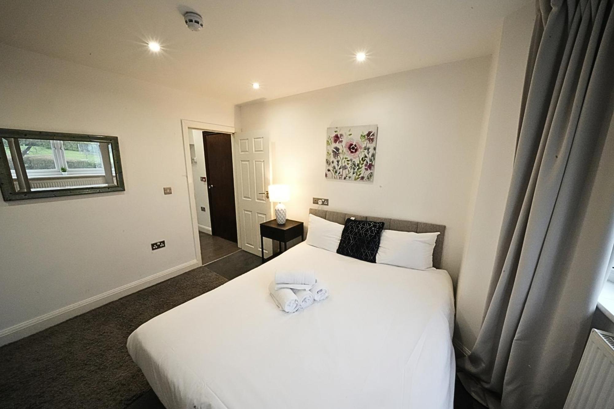 Apartment Hatton Apartments: Airport-adjacent With Free Parking And Underground Access London