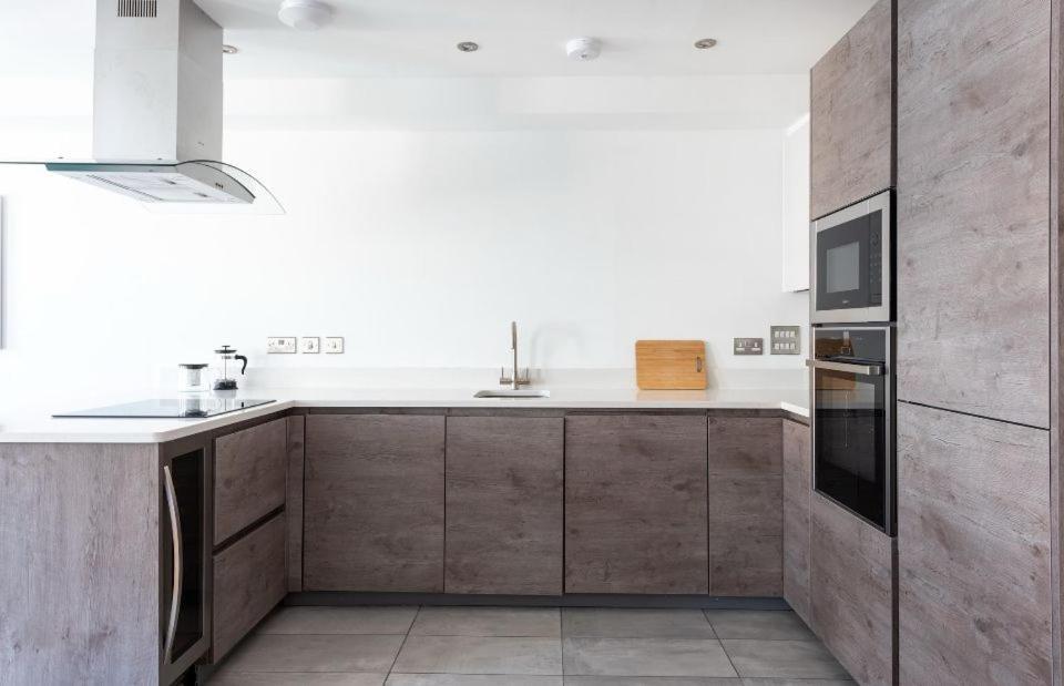 Apartment 2 Bed 2 Bath Penthouse,terrace,london Eye,sleeps 6 *