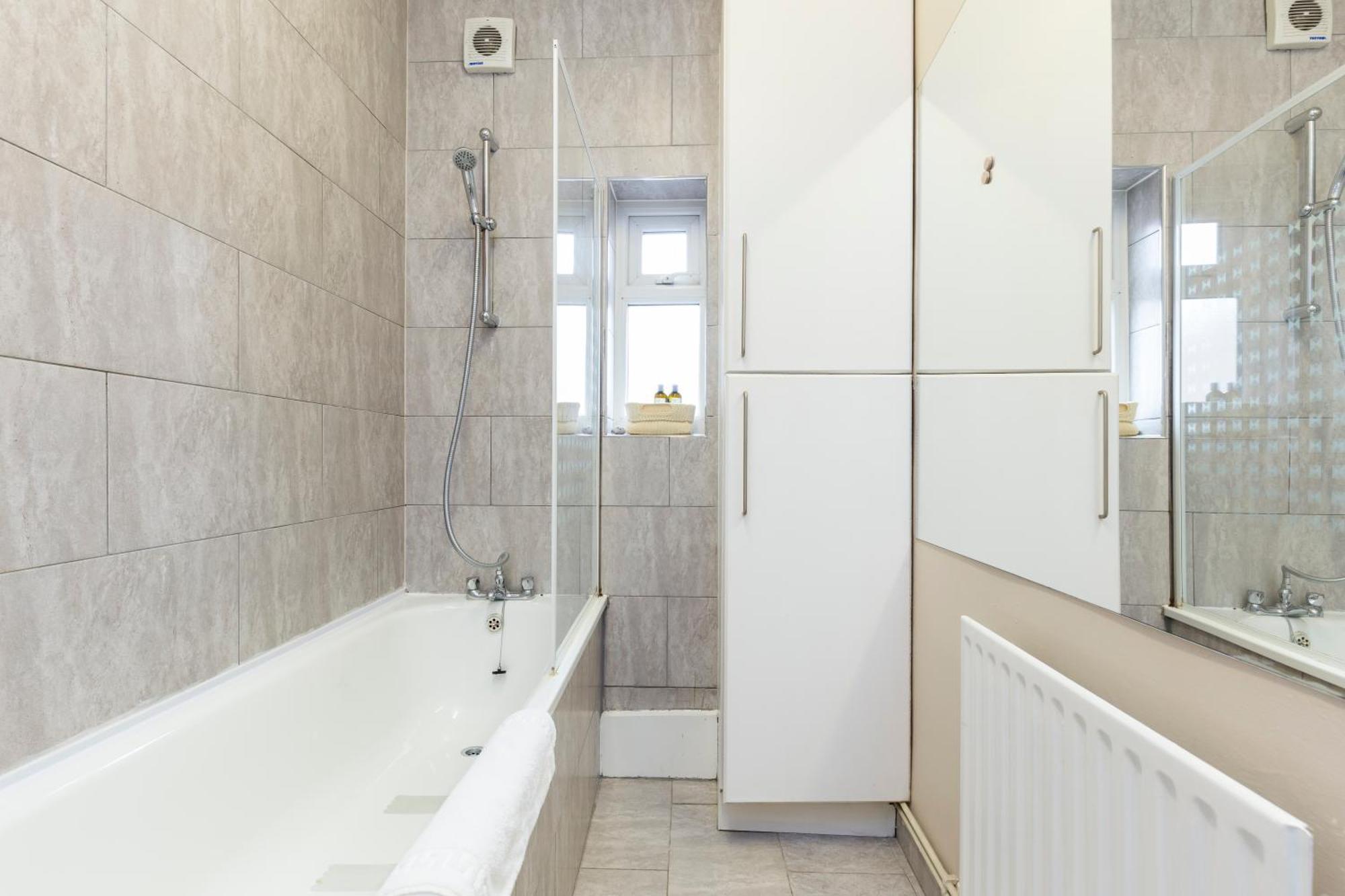 Apartment Unrivaled Elegance In 3 Bedroom Covent Garden London
