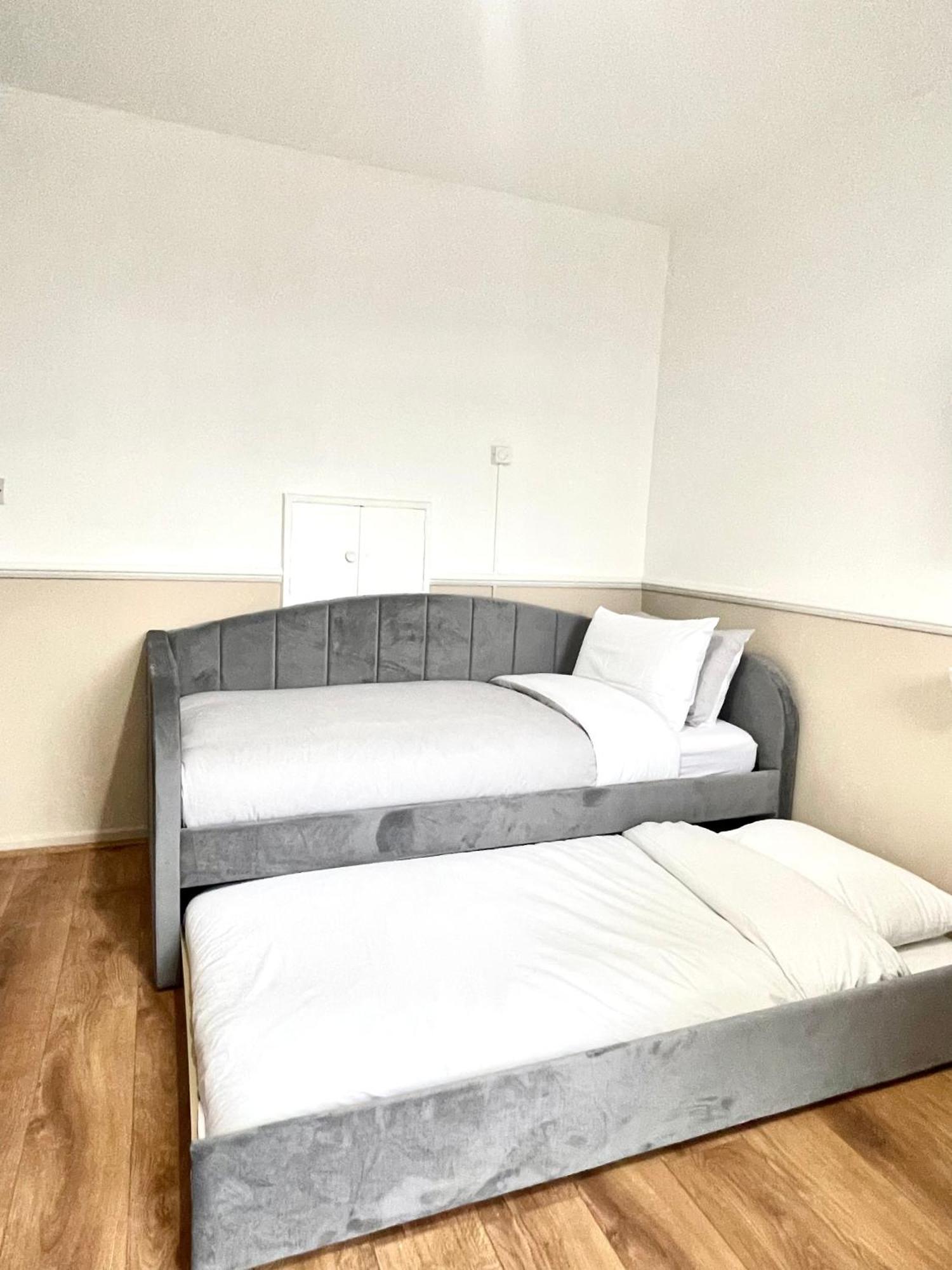 Hyde Park Place Apartment *