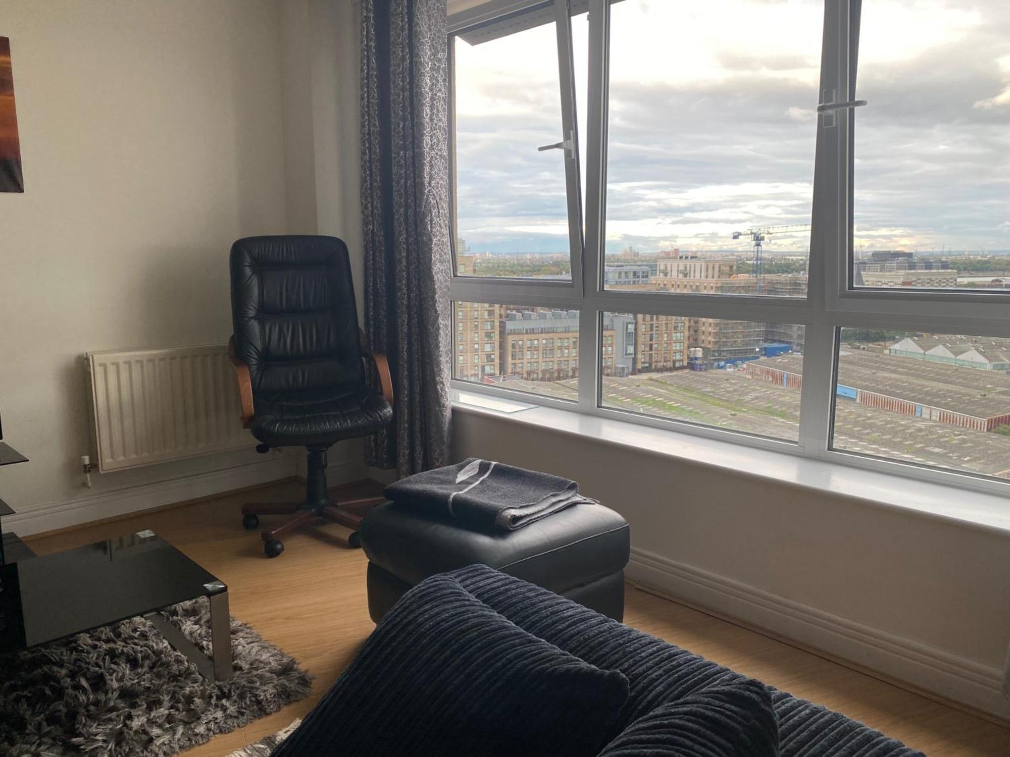 Apt-sleeps 4-parking - Balcony-river View Apartment *