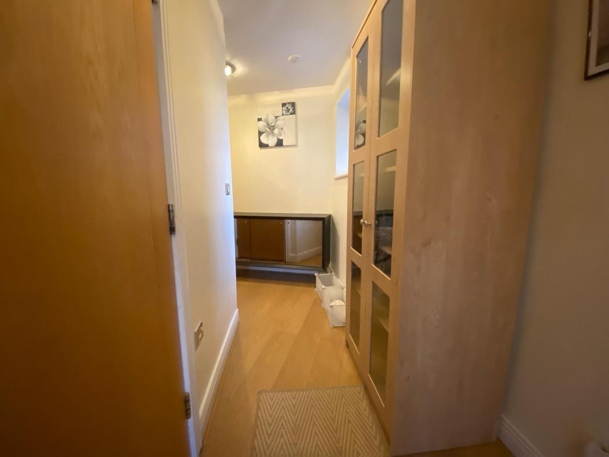 Apt-sleeps 4-parking - Balcony-river View