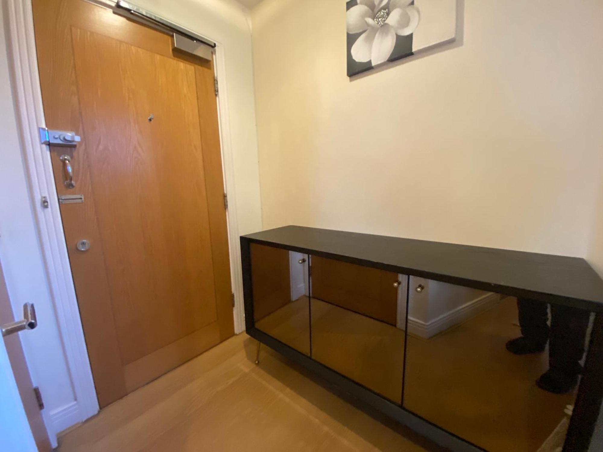 Apartment Apt-sleeps 4-parking - Balcony-river View London