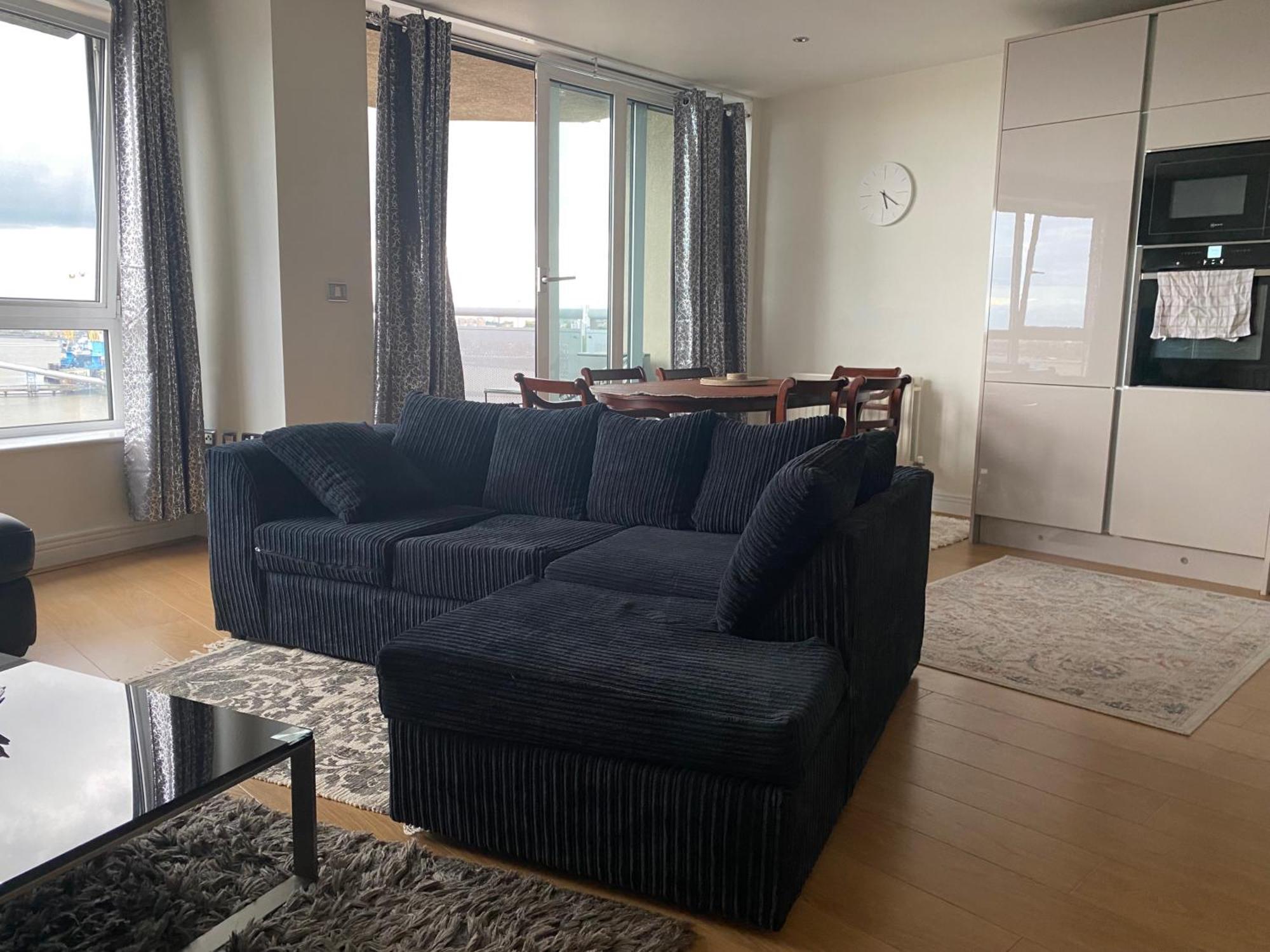 Apt-sleeps 4-parking - Balcony-river View *