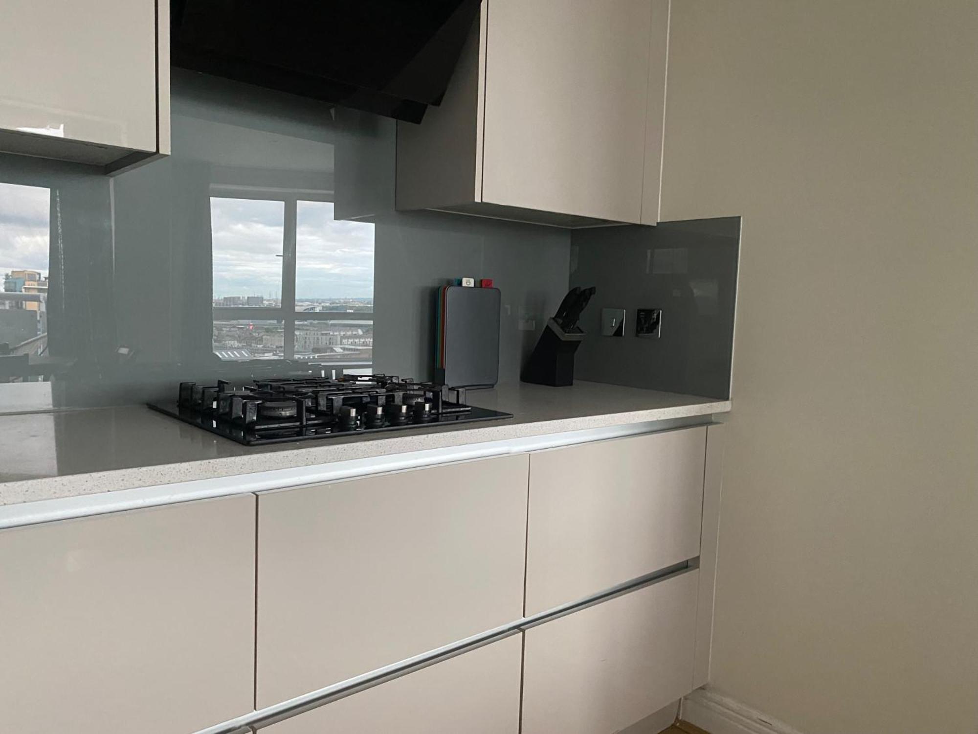 Apt-sleeps 4-parking - Balcony-river View