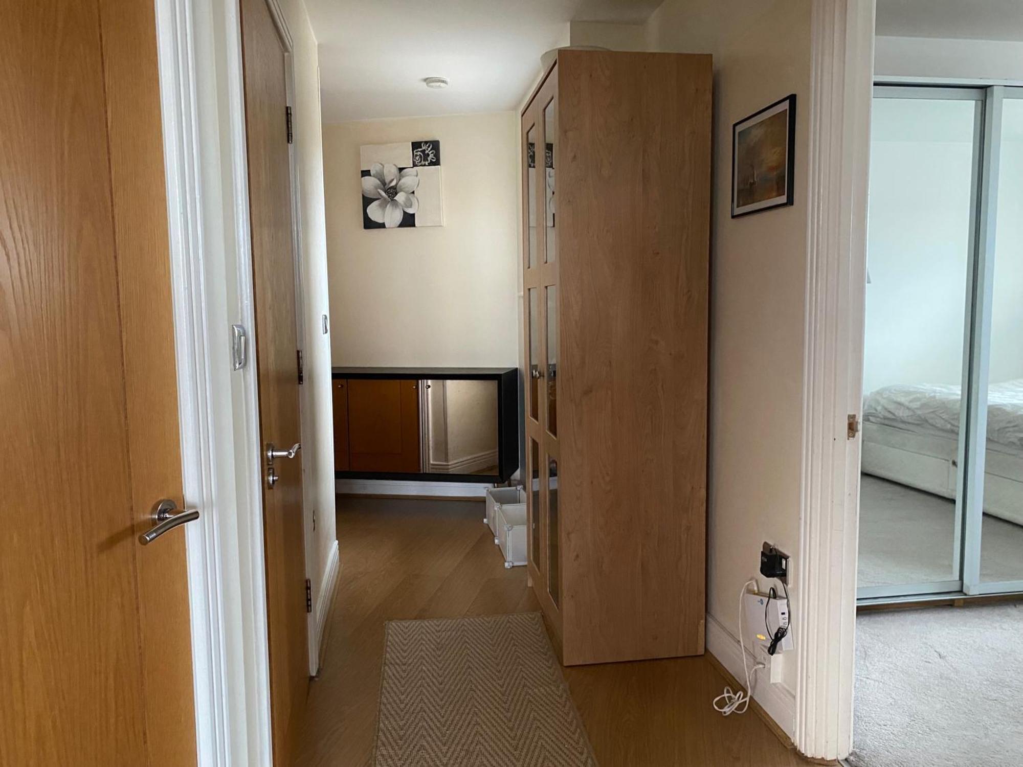 Apt-sleeps 4-parking - Balcony-river View Apartment *