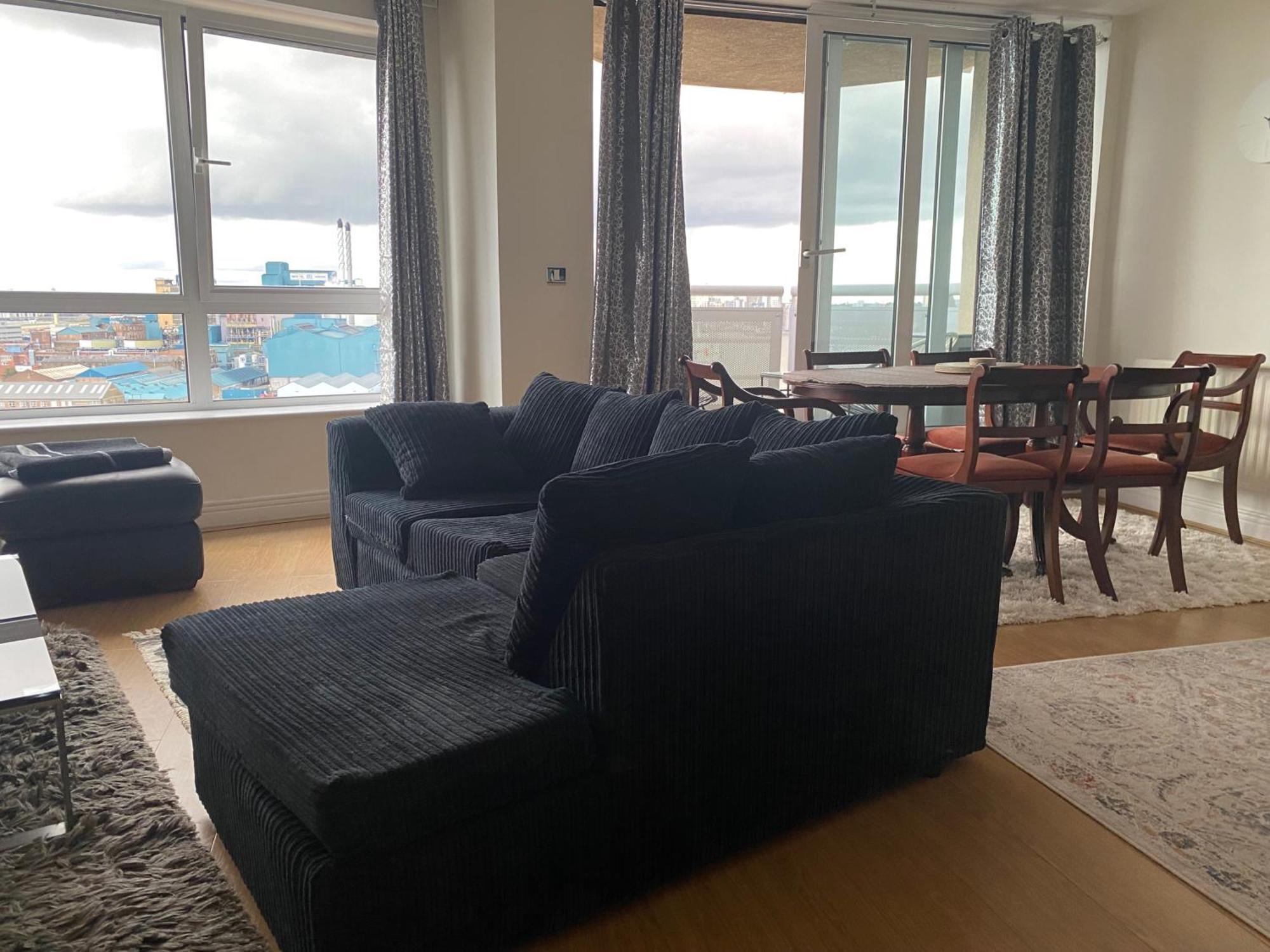 Apt-sleeps 4-parking - Balcony-river View *